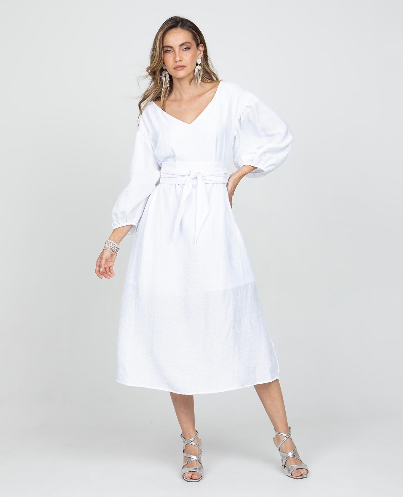 VESTIDO MIDI PARA MUJER BLANCO ESCOTE V MANGA 3/4 CON CINTURÓN OBI Adrissa | Ropa para mujer Vestidos
