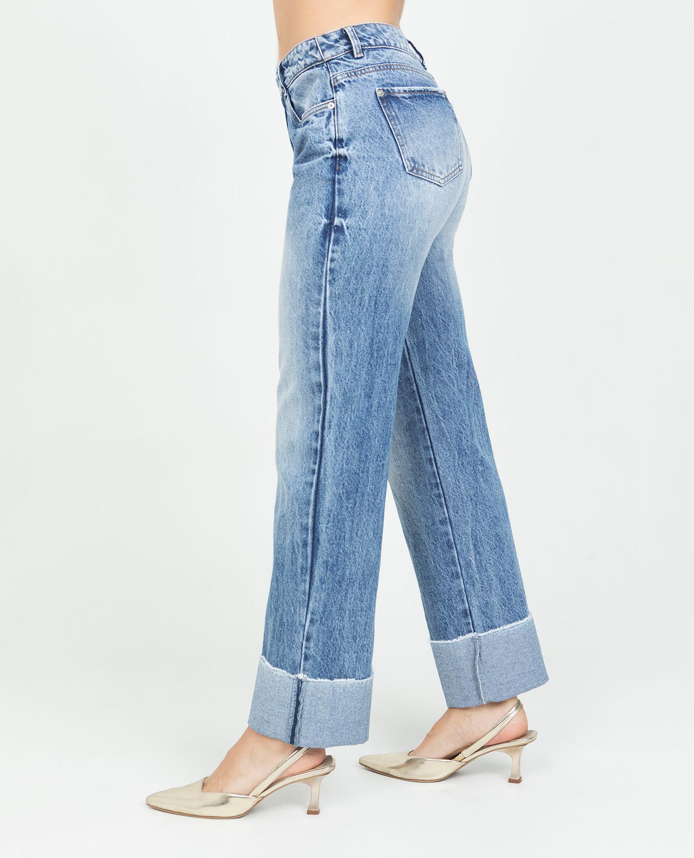 JEAN REGULAR PARA MUJER CON BOTA DOBLADA TONO MEDIO PRETINA DELGADA Adrissa | Ropa para mujer