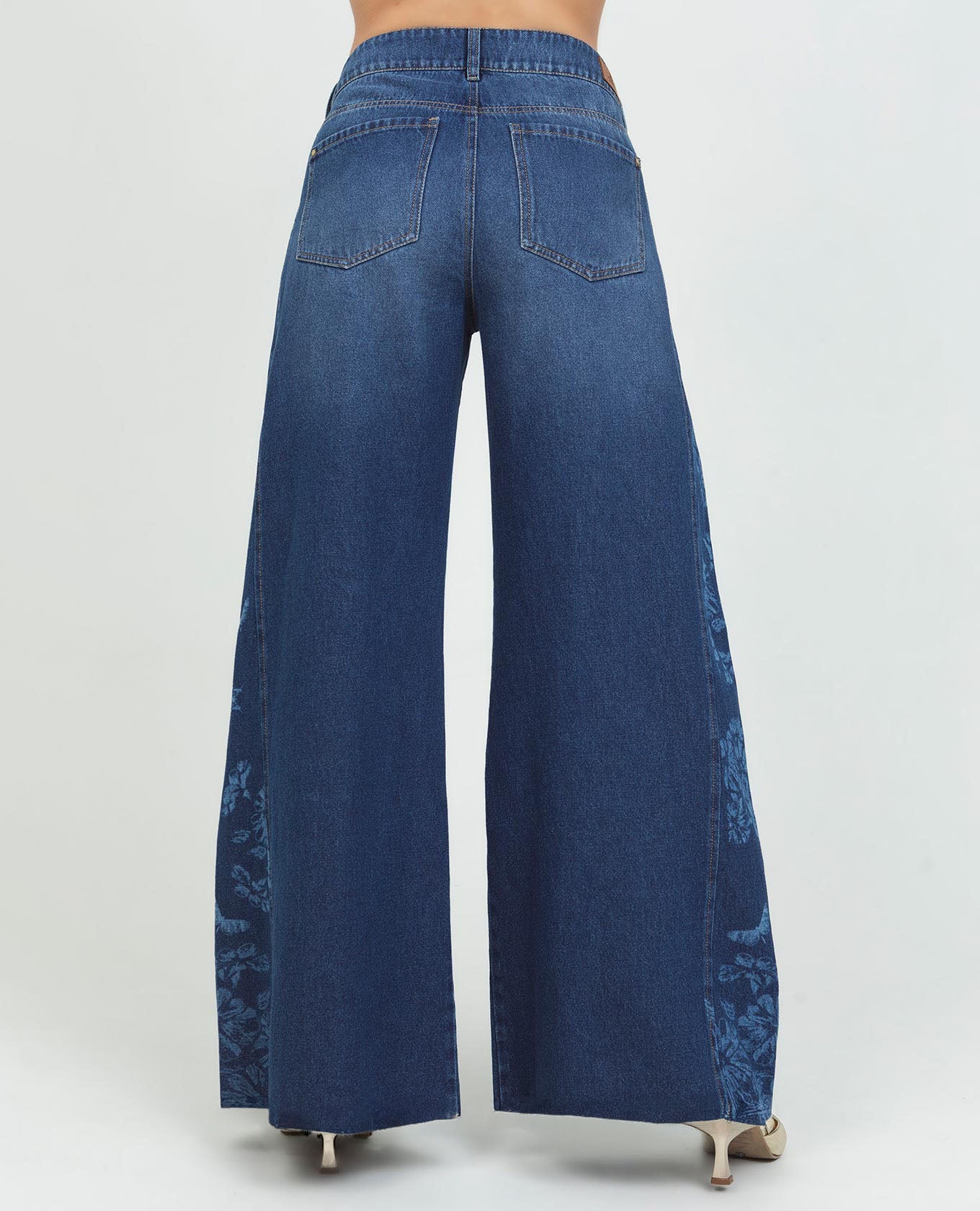JEAN ULTRA WIDE LEG PARA MUJER CORTES CON LÁSER EN COSTADOS CINCO BOLSILLOS Adrissa