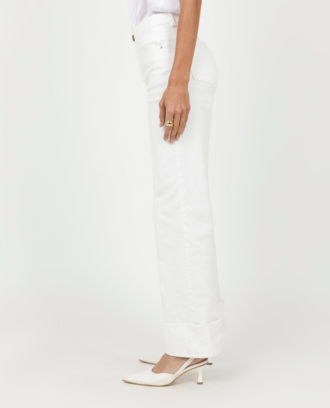 PANTALÓN REGULAR PARA MUJER TONO CRUDO CON BOTA DOBLADA CINCO BOLSILLOS Adrissa | Ropa para mujer Jeans