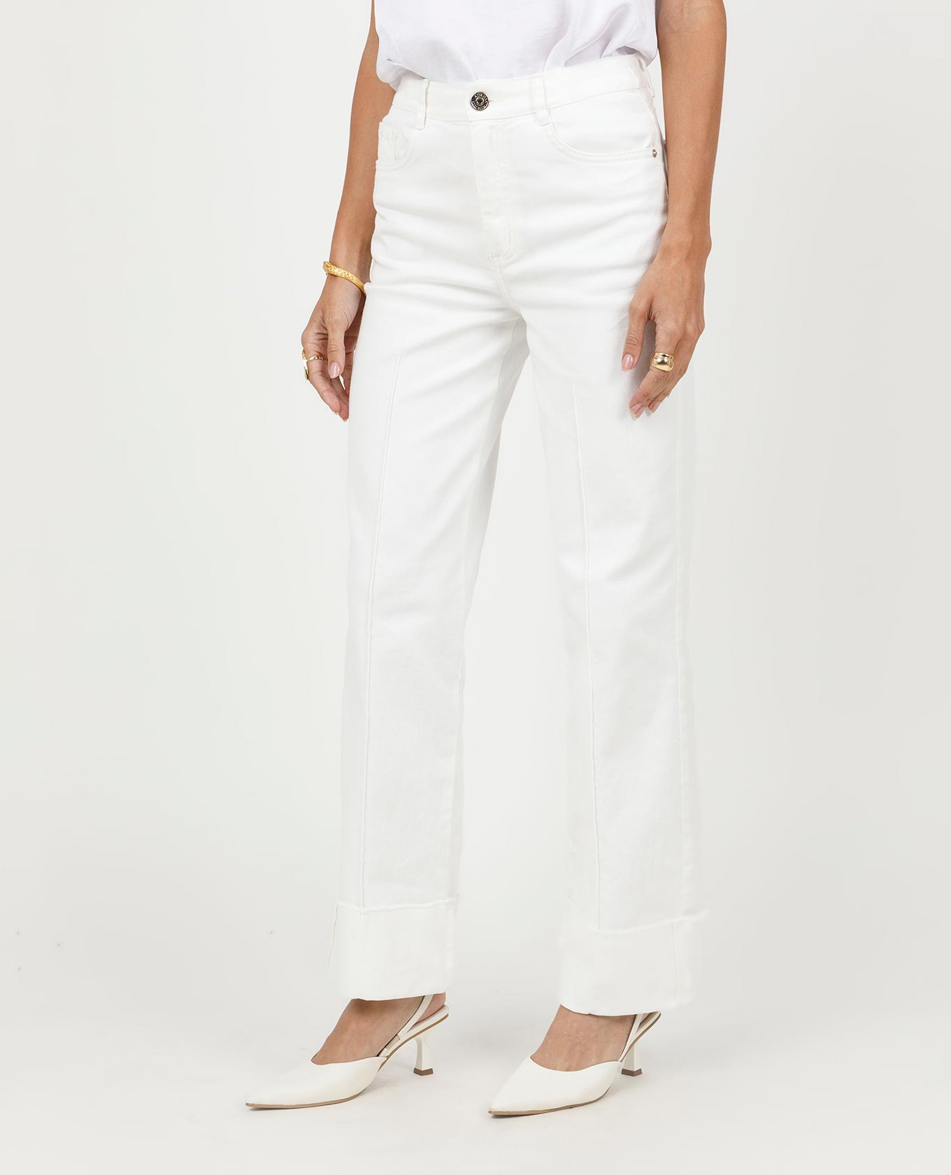 PANTALÓN REGULAR PARA MUJER TONO CRUDO CON BOTA DOBLADA CINCO BOLSILLOS Adrissa | Ropa para mujer Jeans