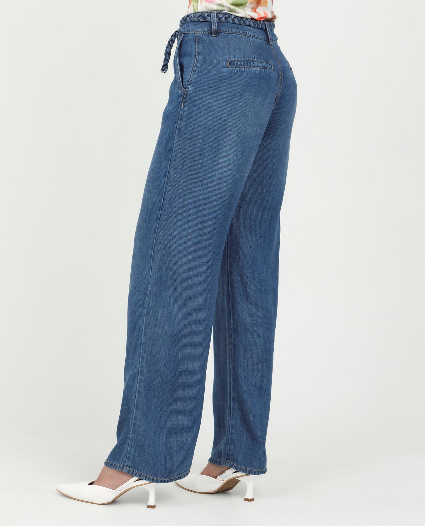 JEAN WIDE LEG PARA MUJER CON BOLSILLOS DIAGONALES Y CINTURÓN TRENZA Adrissa | Ropa para mujer Jeans