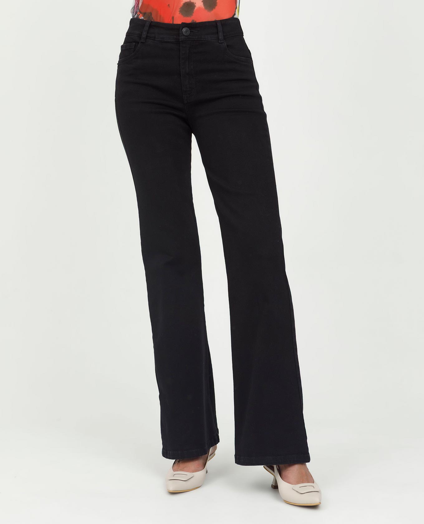 PANTALÓN NEGRO PARA MUJER SILUETA FLARE CINCO BOLSILLOS Adrissa | Ropa para mujer