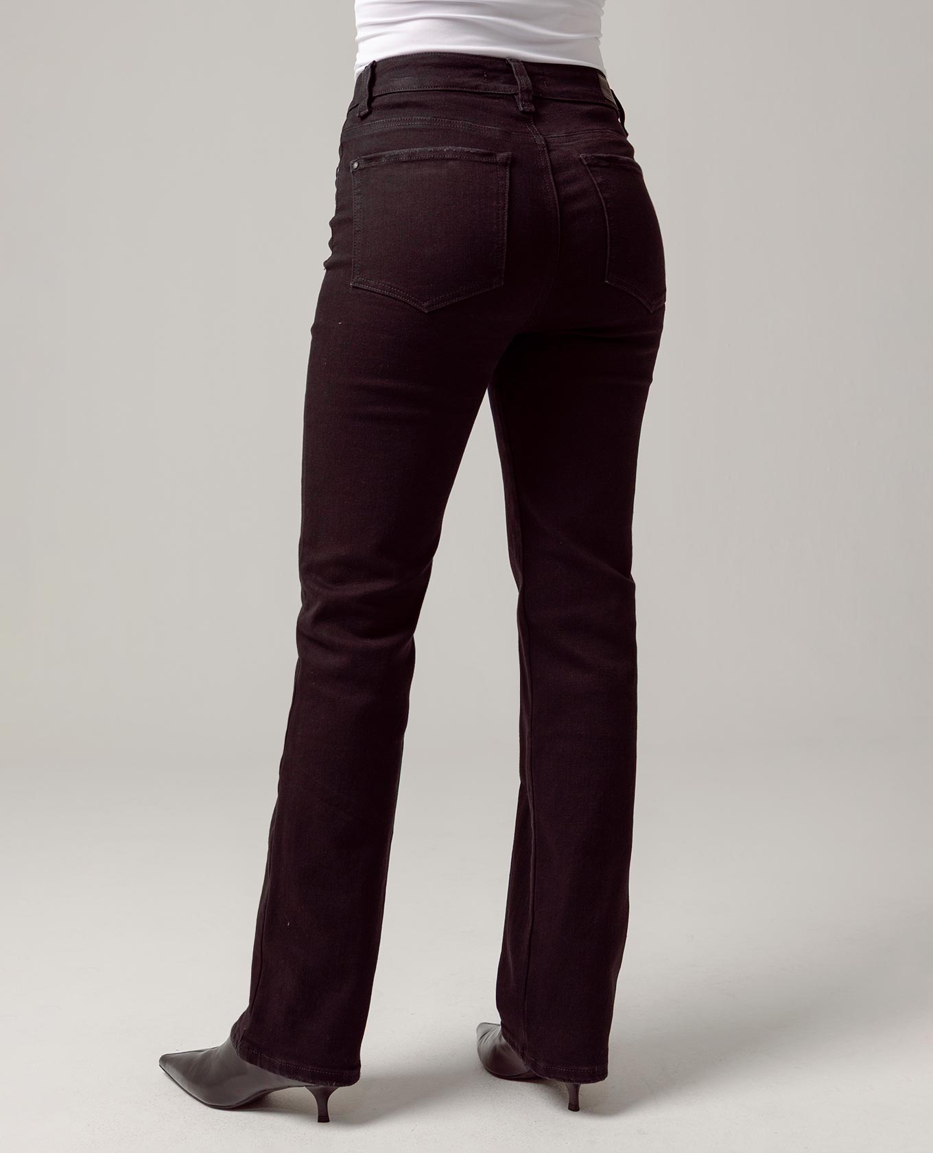 PANTALÓN REGULAR PARA MUJER NEGRO CINCO BOLSILLOS Adrissa | Ropa para mujer Pantalones