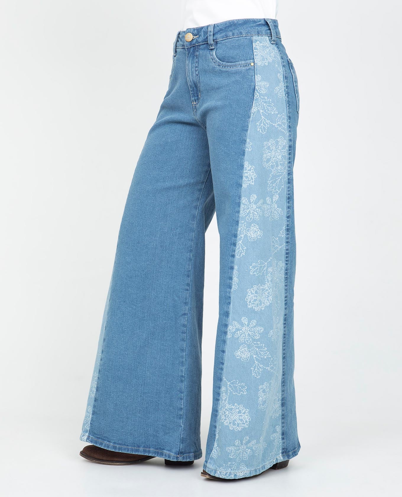 JEAN WIDE LEG PARA MUJER TONO CLARO CON CORTES EN COSTADOS CON LÁSER Adrissa | Ropa para mujer Jeans
