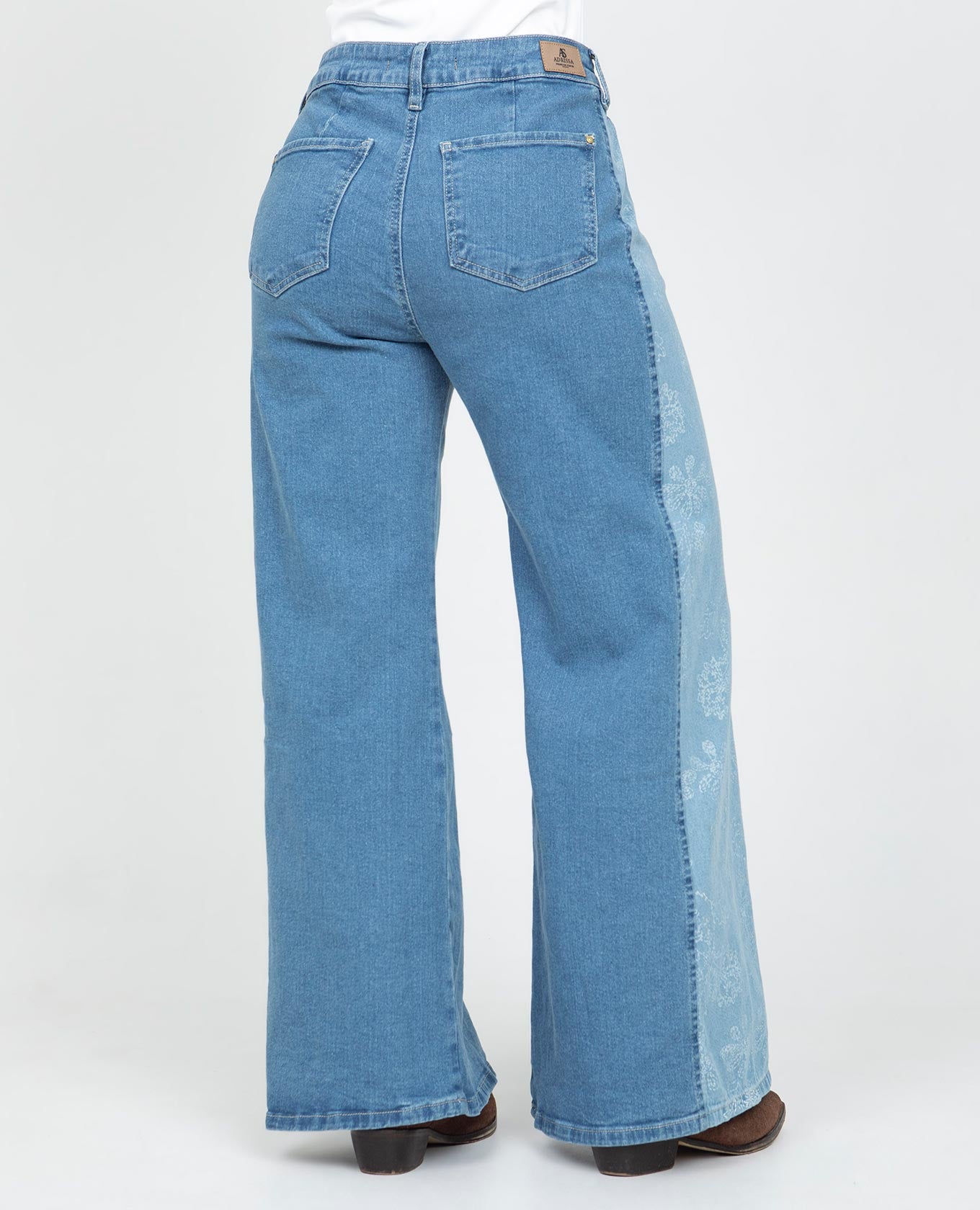 JEAN WIDE LEG PARA MUJER TONO CLARO CON CORTES EN COSTADOS CON LÁSER Adrissa | Ropa para mujer Jeans