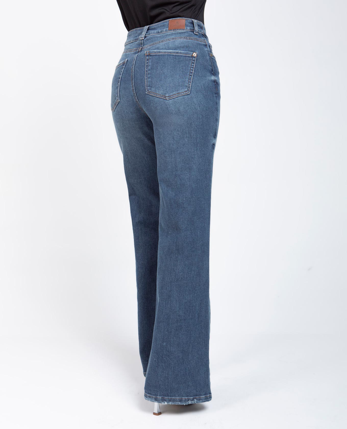 JEAN PALAZZO PARA MUJER TONO MEDIO CINCO BOLSILLOS COSTURAS EN CONTRASTE Adrissa | Ropa para mujer Jeans