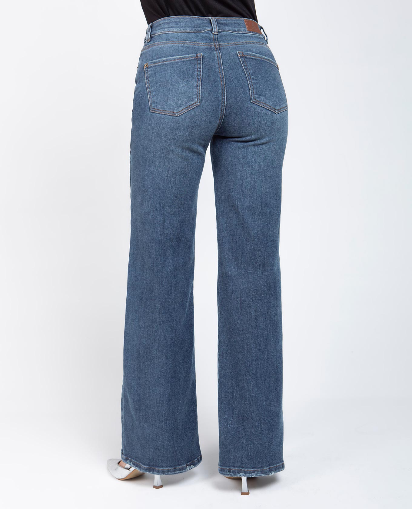 JEAN PALAZZO PARA MUJER TONO MEDIO CINCO BOLSILLOS COSTURAS EN CONTRASTE Adrissa | Ropa para mujer Jeans