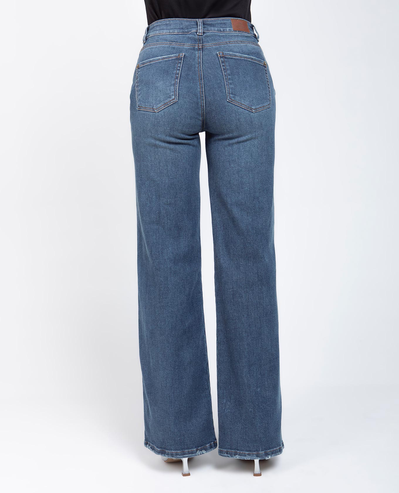 JEAN PALAZZO PARA MUJER TONO MEDIO CINCO BOLSILLOS COSTURAS EN CONTRASTE Adrissa | Ropa para mujer Jeans