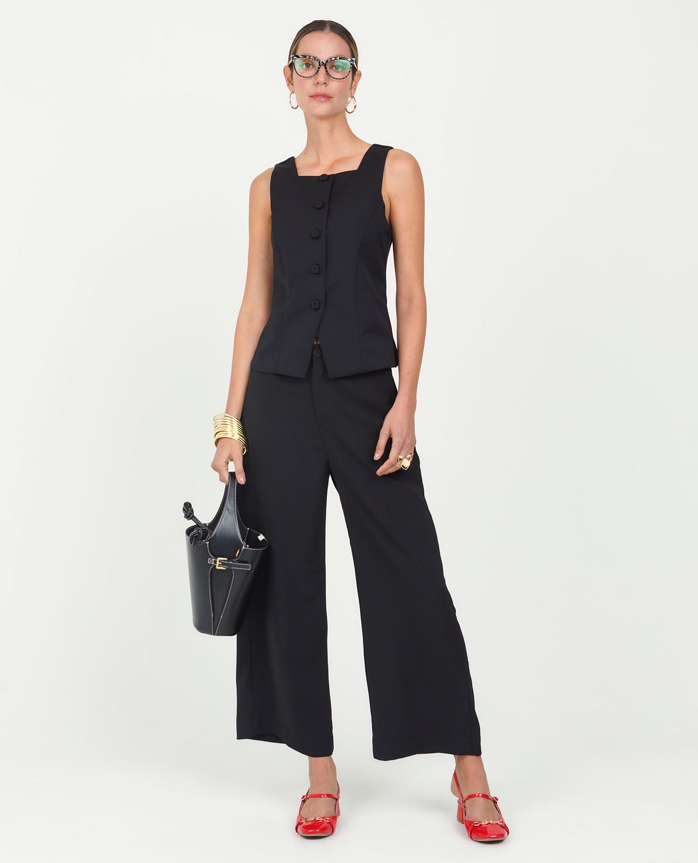 PANTALÓN NEGRO PARA MUJER SILUETA RECTA BOLSILLOS DIAGONALES Y PINZAS EN TRASERO Adrissa | Ropa para mujer Pantalones