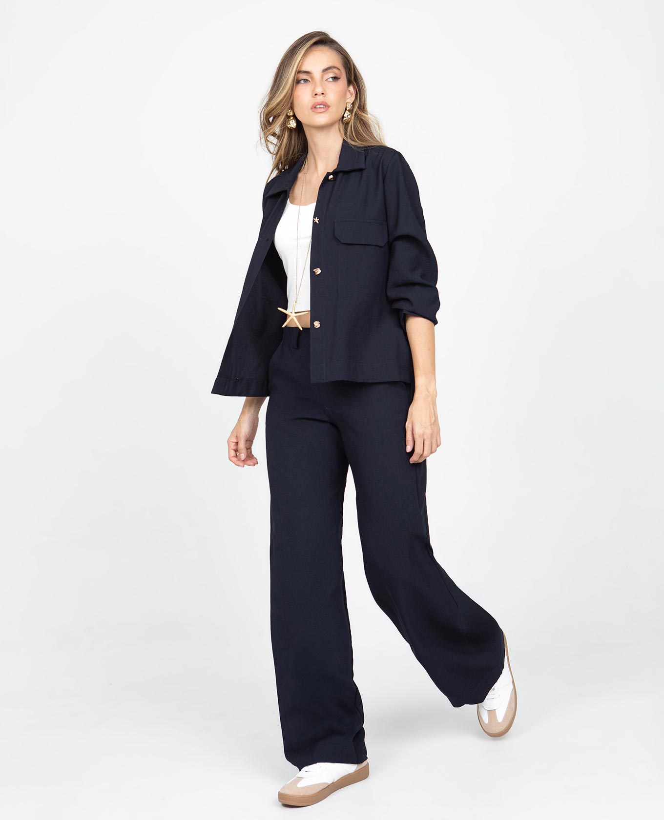 CHAQUETA LIVIANA PARA MUJER CON BOTONES DECORATIVOS DORADOS Adrissa | Ropa para mujer Chaquetas