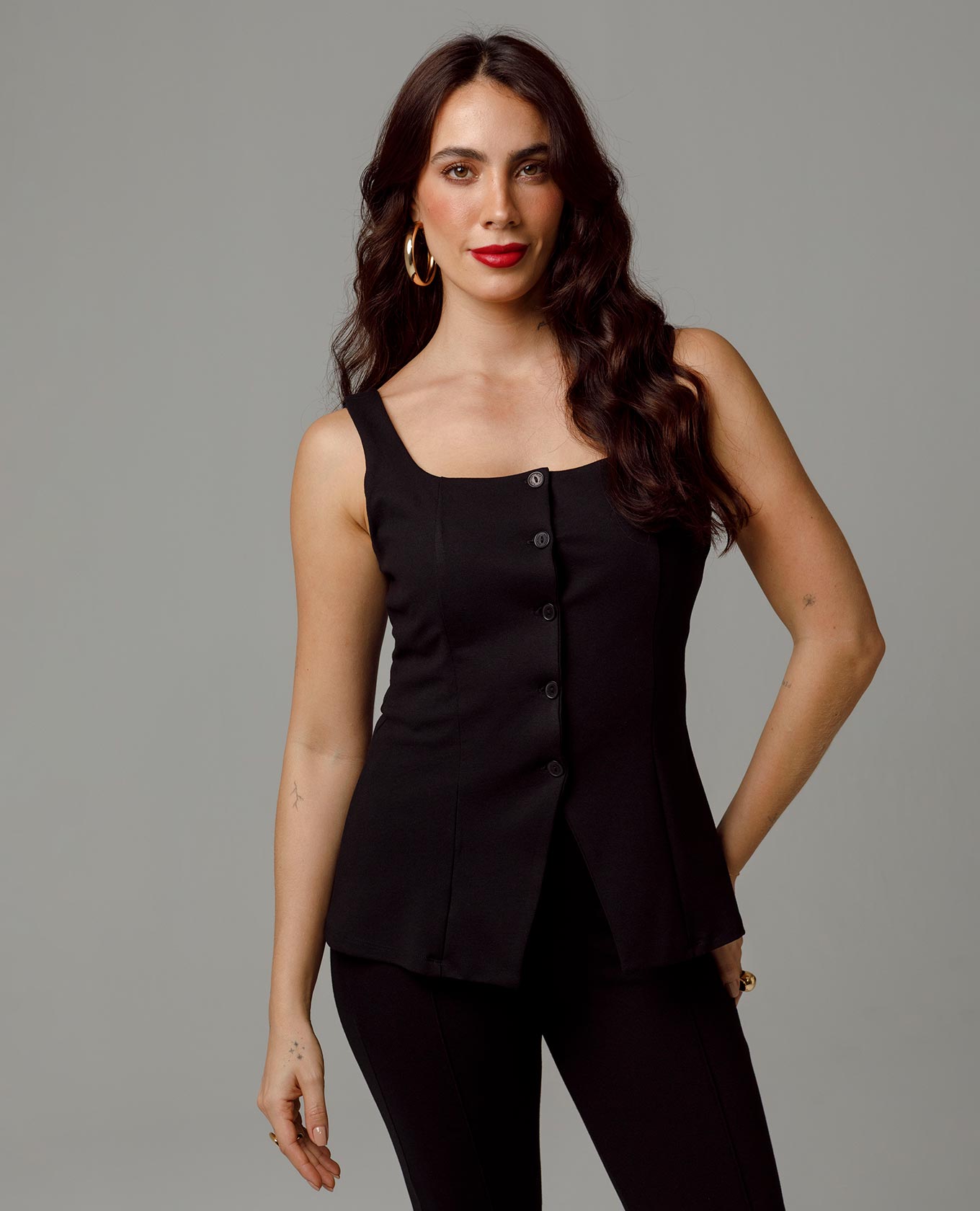 CHALECO ESTRUCTURADO PARA MUJER EN PUNTO LARGO Adrissa | Ropa para mujer Blusas