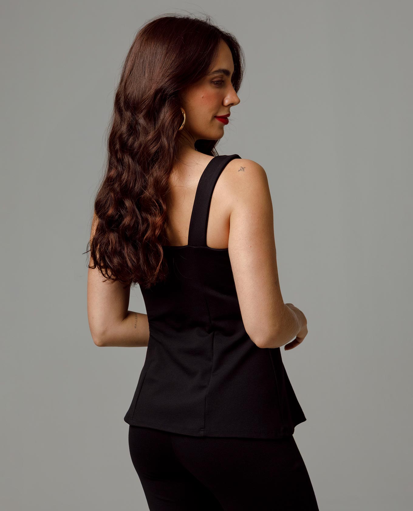 CHALECO ESTRUCTURADO PARA MUJER EN PUNTO LARGO Adrissa | Ropa para mujer Blusas