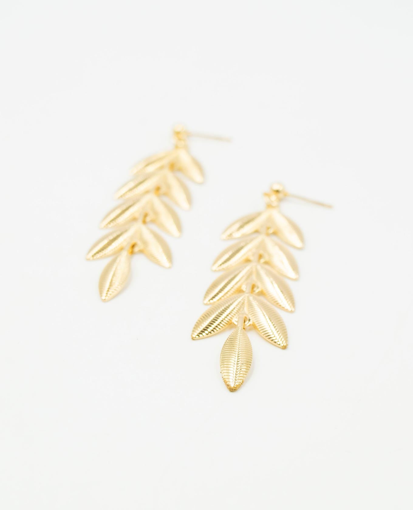 ARETE FEMENINO METALICO HOJA DELGADA Adrissa | Ropa para mujer