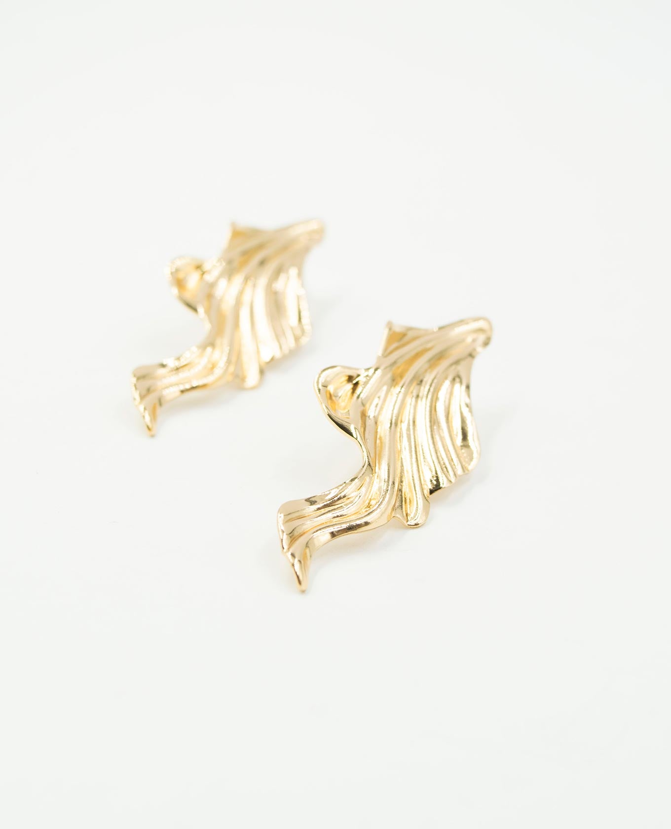 ARETE FEMENINO METÁLICO FORMA IRREGULAR Adrissa | Ropa para mujer