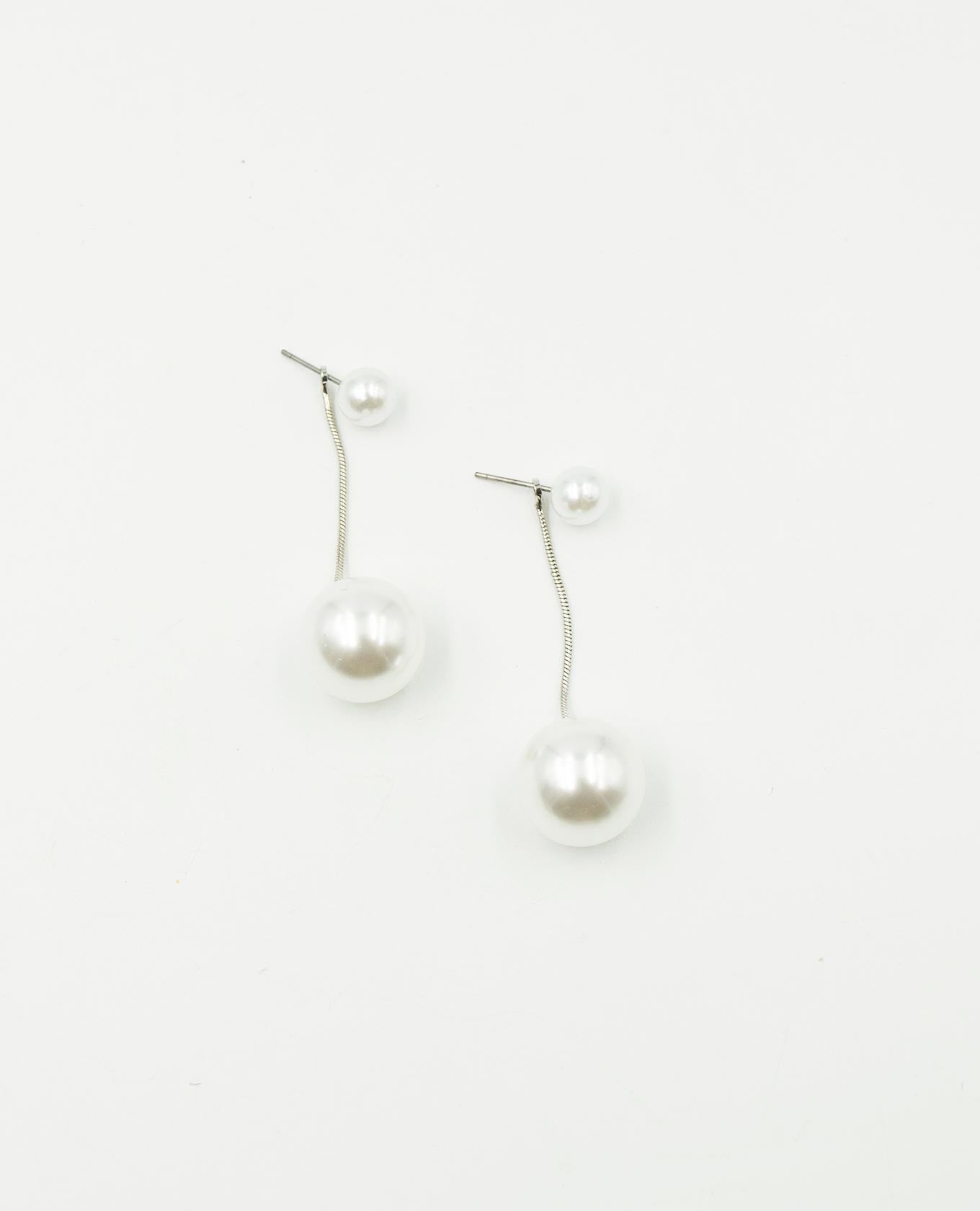 ARETE FEMENINO COLGANTE PERLAS Adrissa | Ropa para mujer