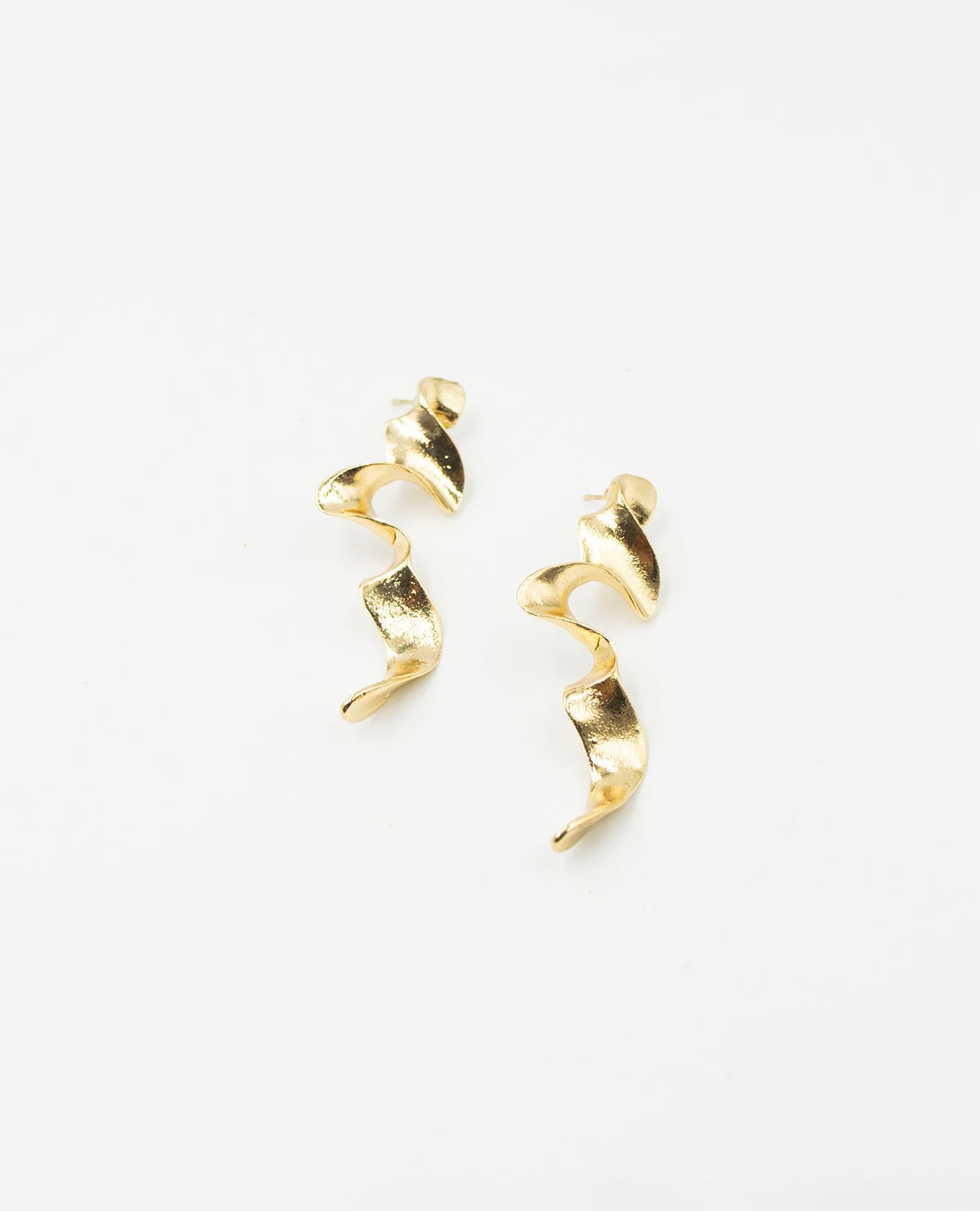 ARETE FEMENINO COLGANTE Adrissa | Ropa para mujer