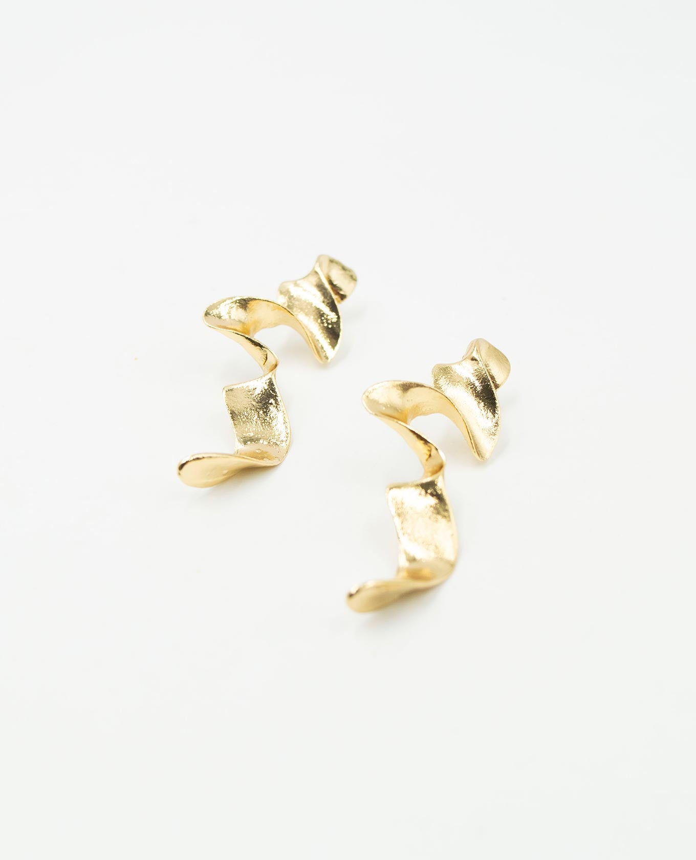 ARETE FEMENINO COLGANTE Adrissa | Ropa para mujer