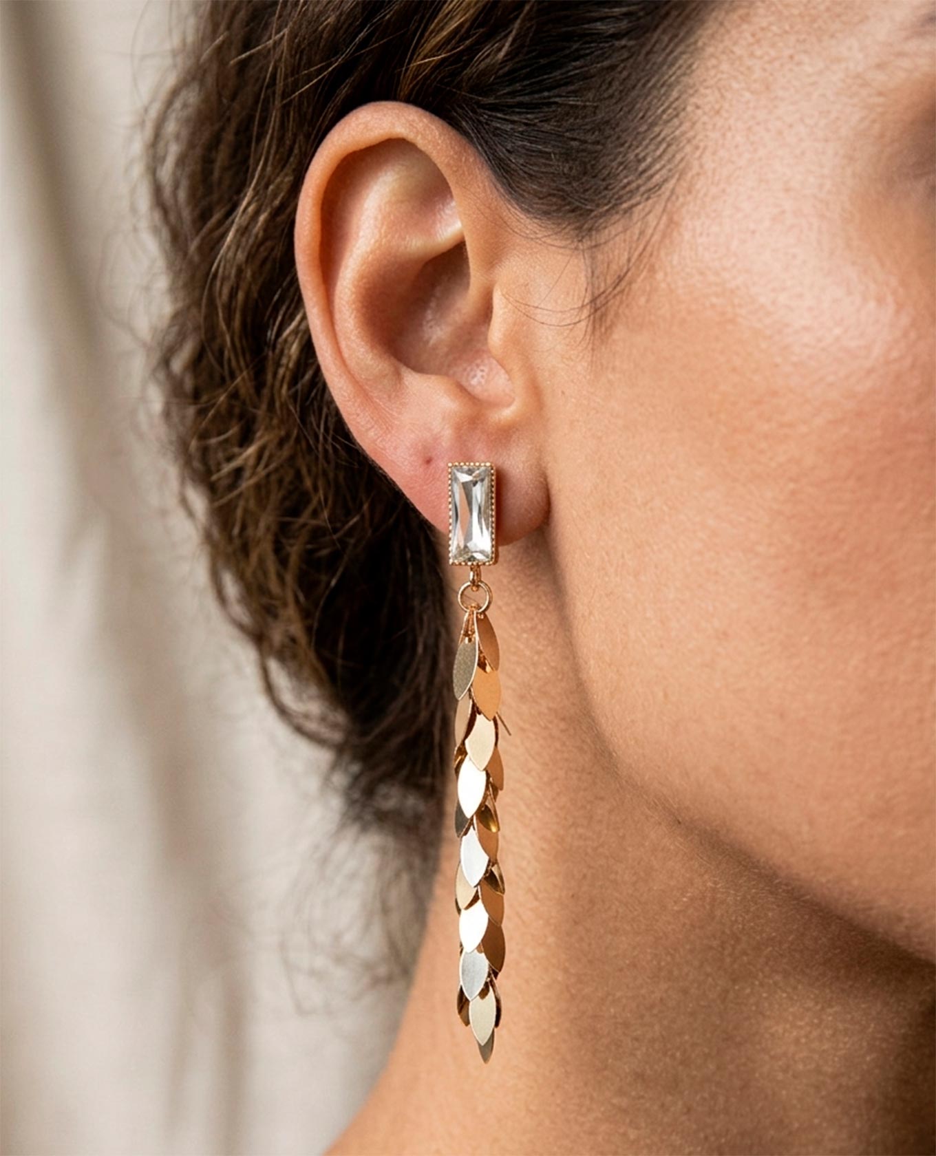 ARETE FEMENINO COLGANTE Adrissa | Ropa para mujer