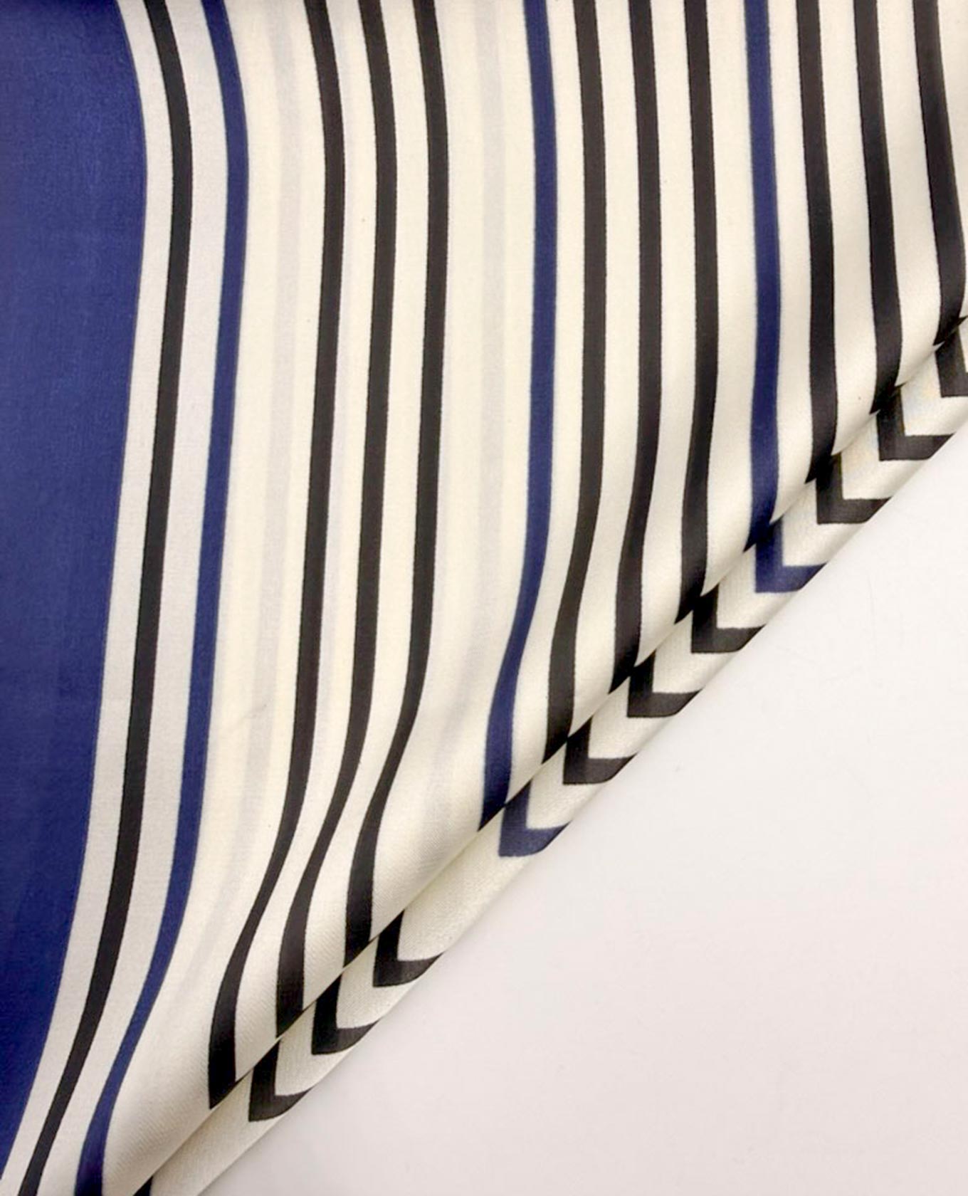 PAÑUELO FEMENINO 70X70 ESTAMPADO Adrissa | Ropa para mujer