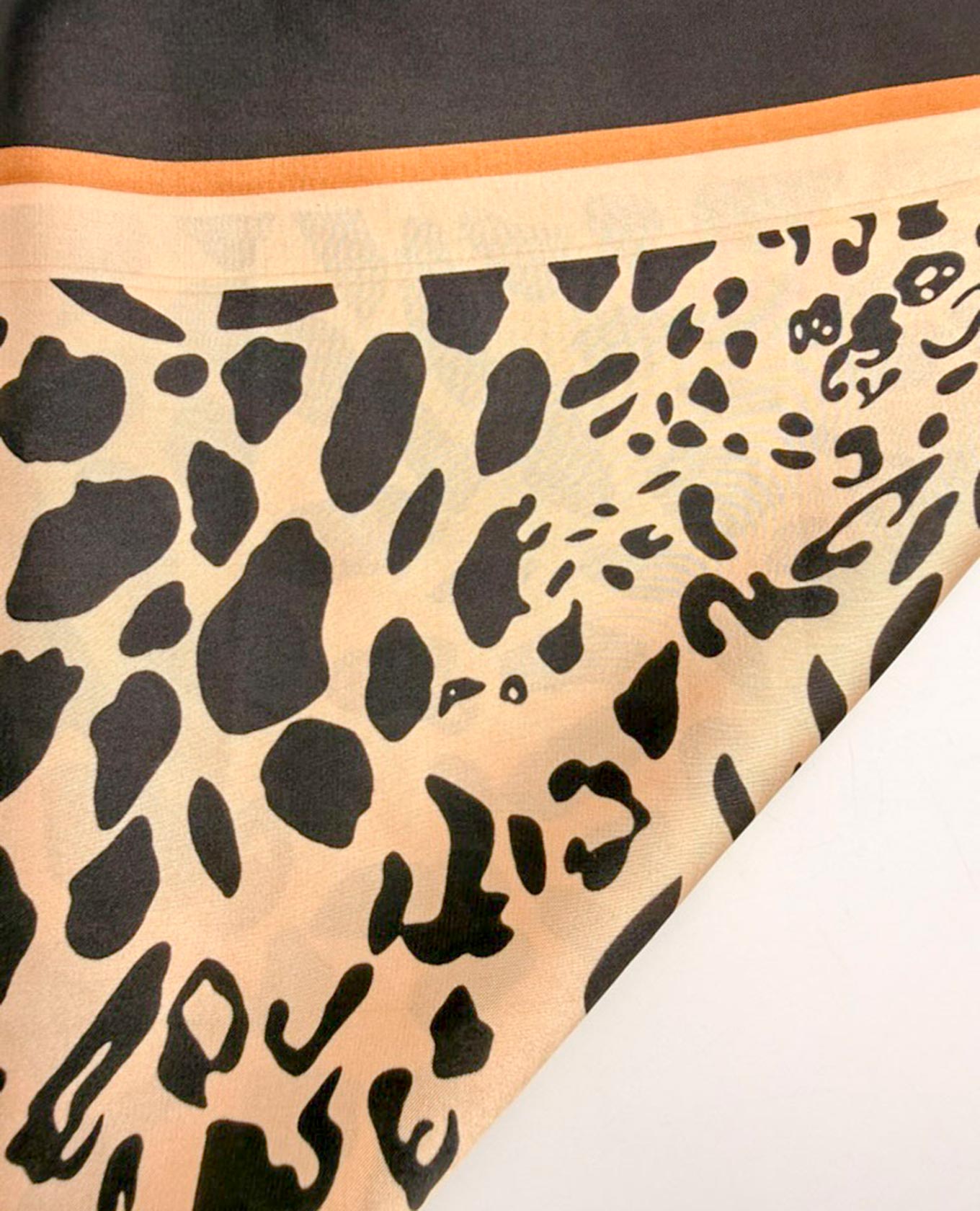PAÑUELO FEMENINO 70X70 ESTAMPADO Adrissa | Ropa para mujer