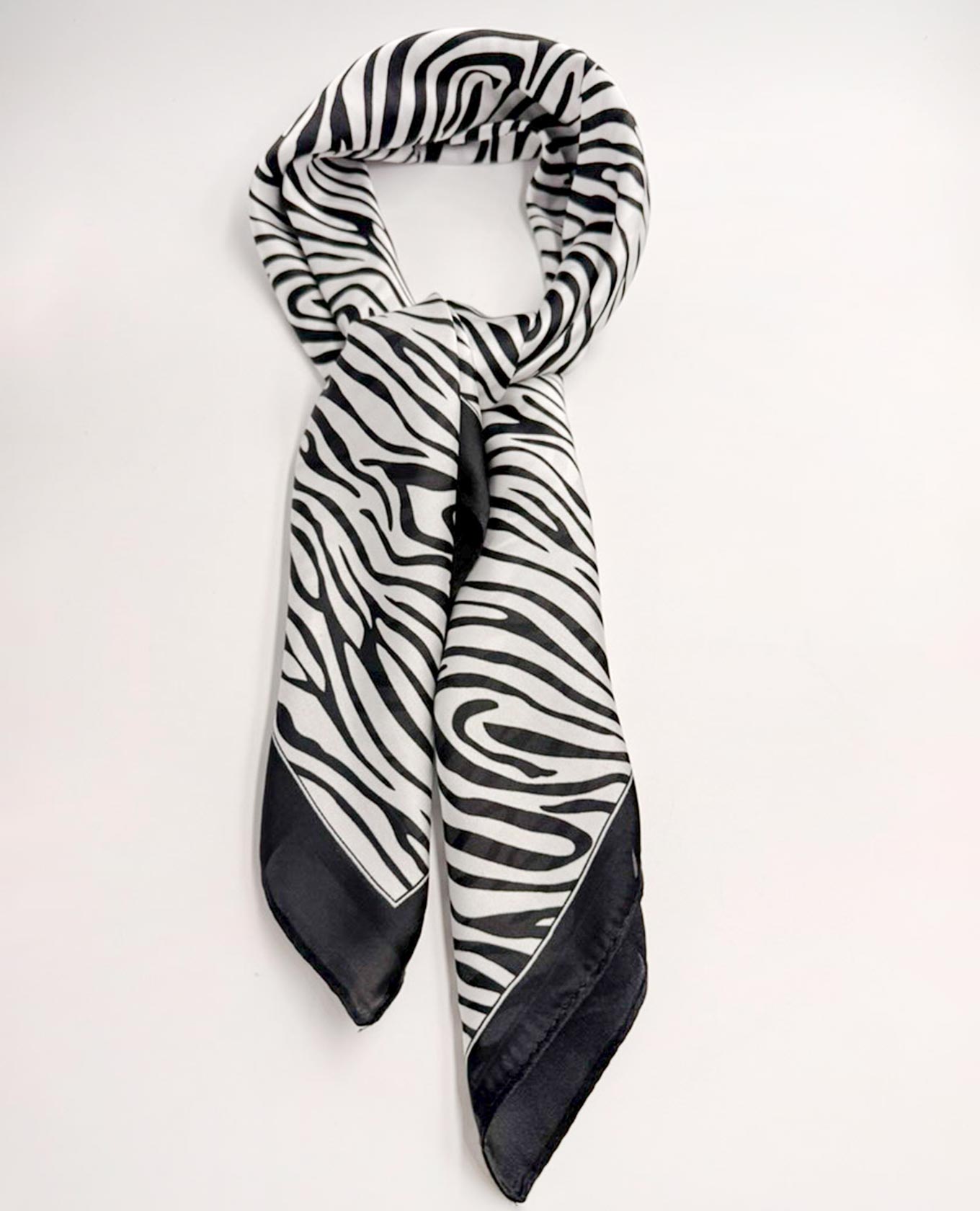 PAÑUELO FEMENINO 70X70 ESTAMPADO Adrissa | Ropa para mujer