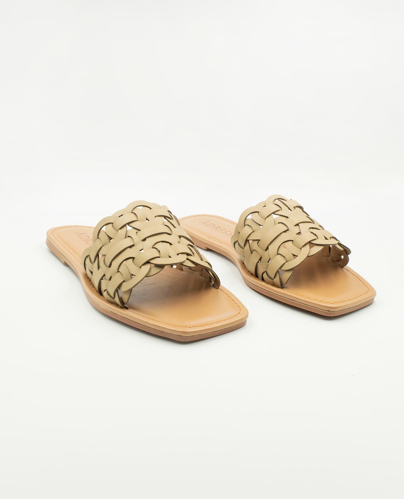 SANDALIA PLANA CAPELLADA EN TRENZAS Adrissa | Ropa para mujer