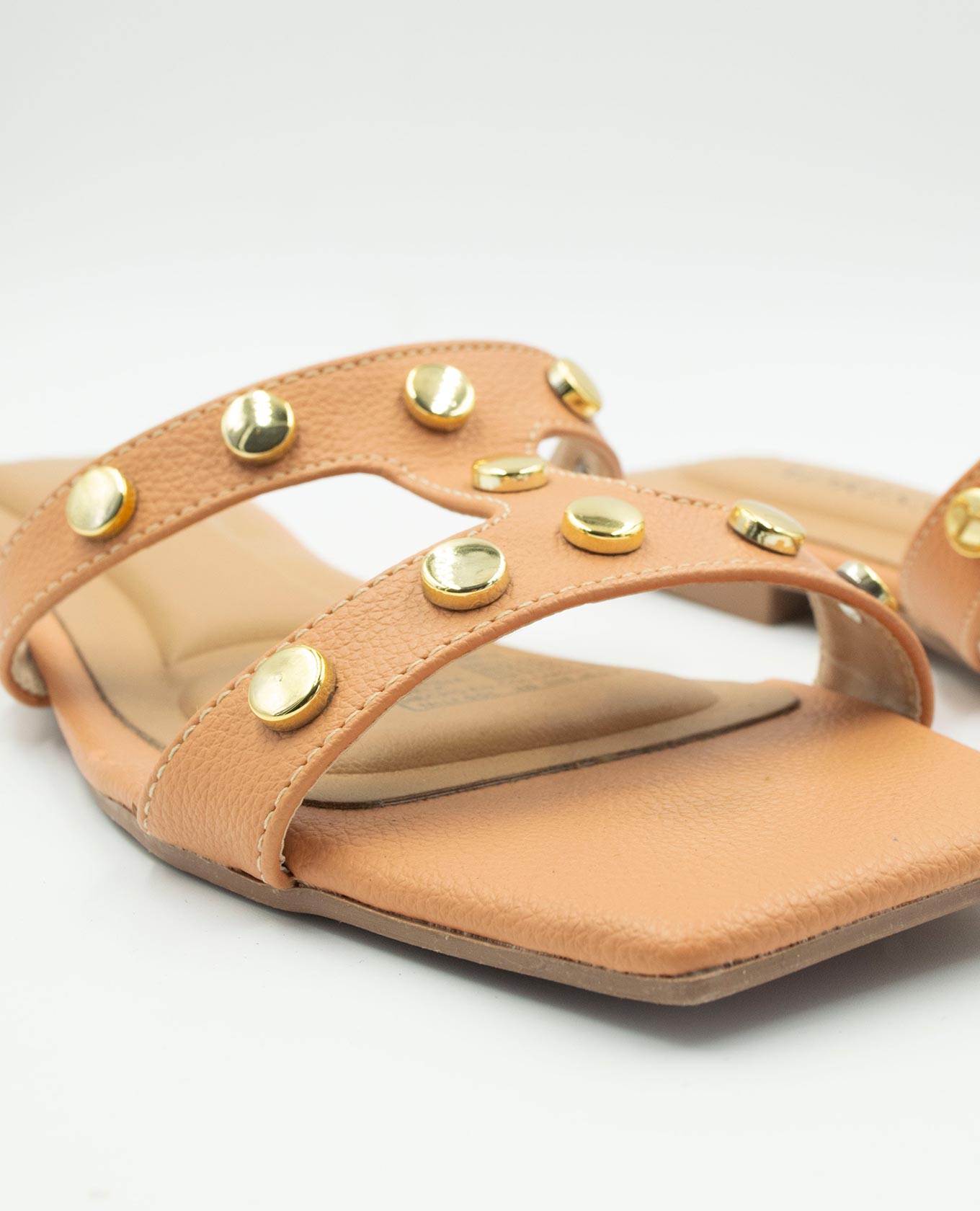 SANDALIA PLANA CON TACHES Adrissa