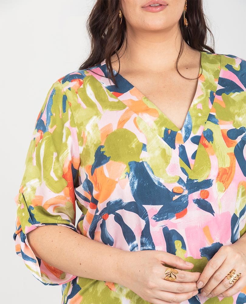 BLUSA ESCOTE V TALLAS GRANDES ESTAMPADA Adrissa