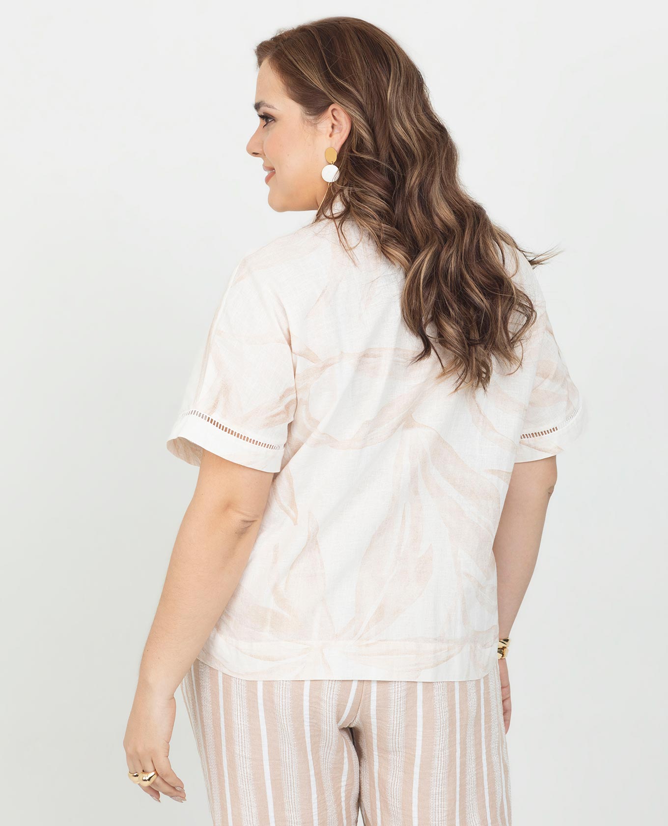 CAMISA CORTA PARA MUJER ESTAMPADA EN ALGODON CON ENTRE DOS EN MANGAS Y PERILLA Adrissa