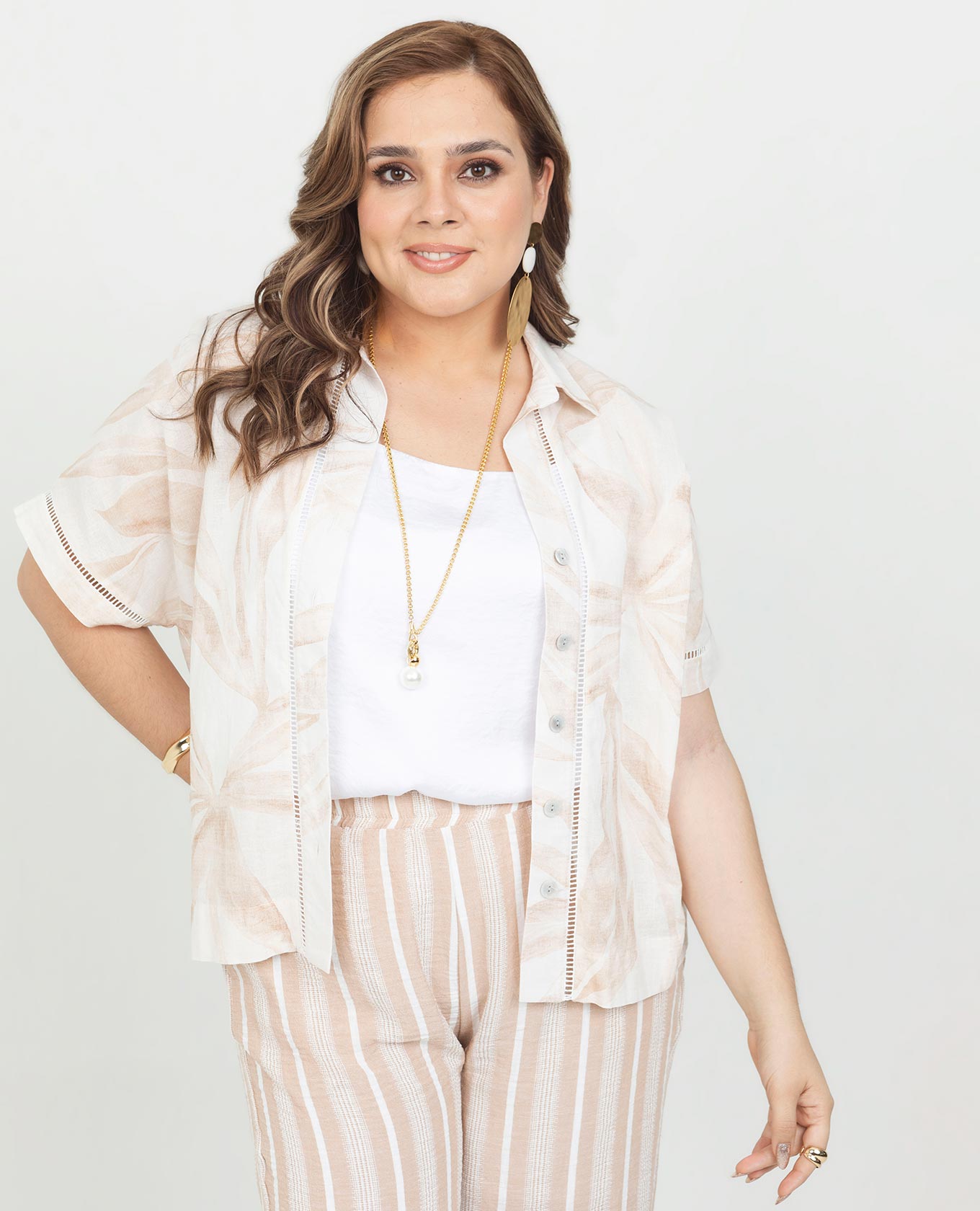 CAMISA CORTA PARA MUJER ESTAMPADA EN ALGODON CON ENTRE DOS EN MANGAS Y PERILLA Adrissa