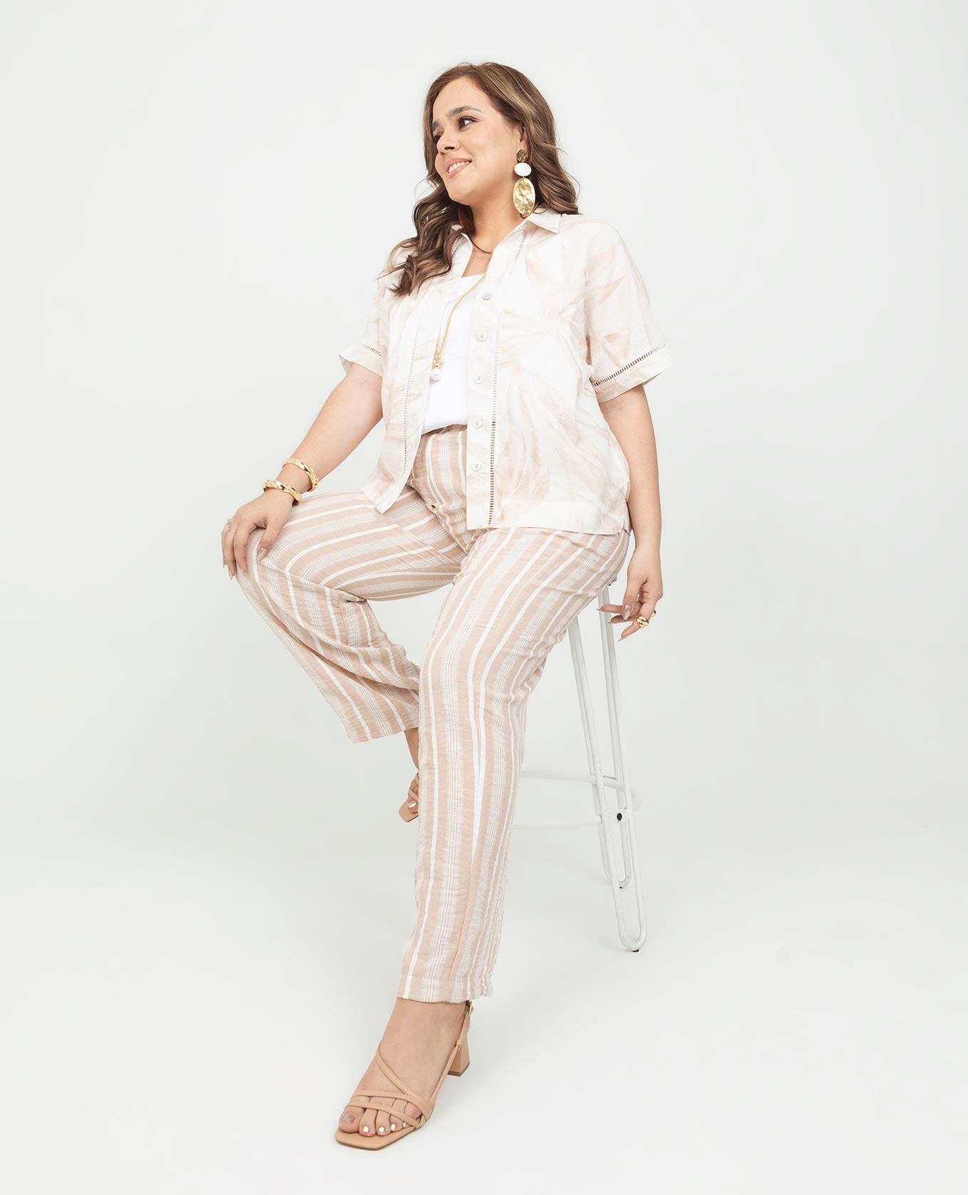 CAMISA CORTA PARA MUJER ESTAMPADA EN ALGODON CON ENTRE DOS EN MANGAS Y PERILLA Adrissa