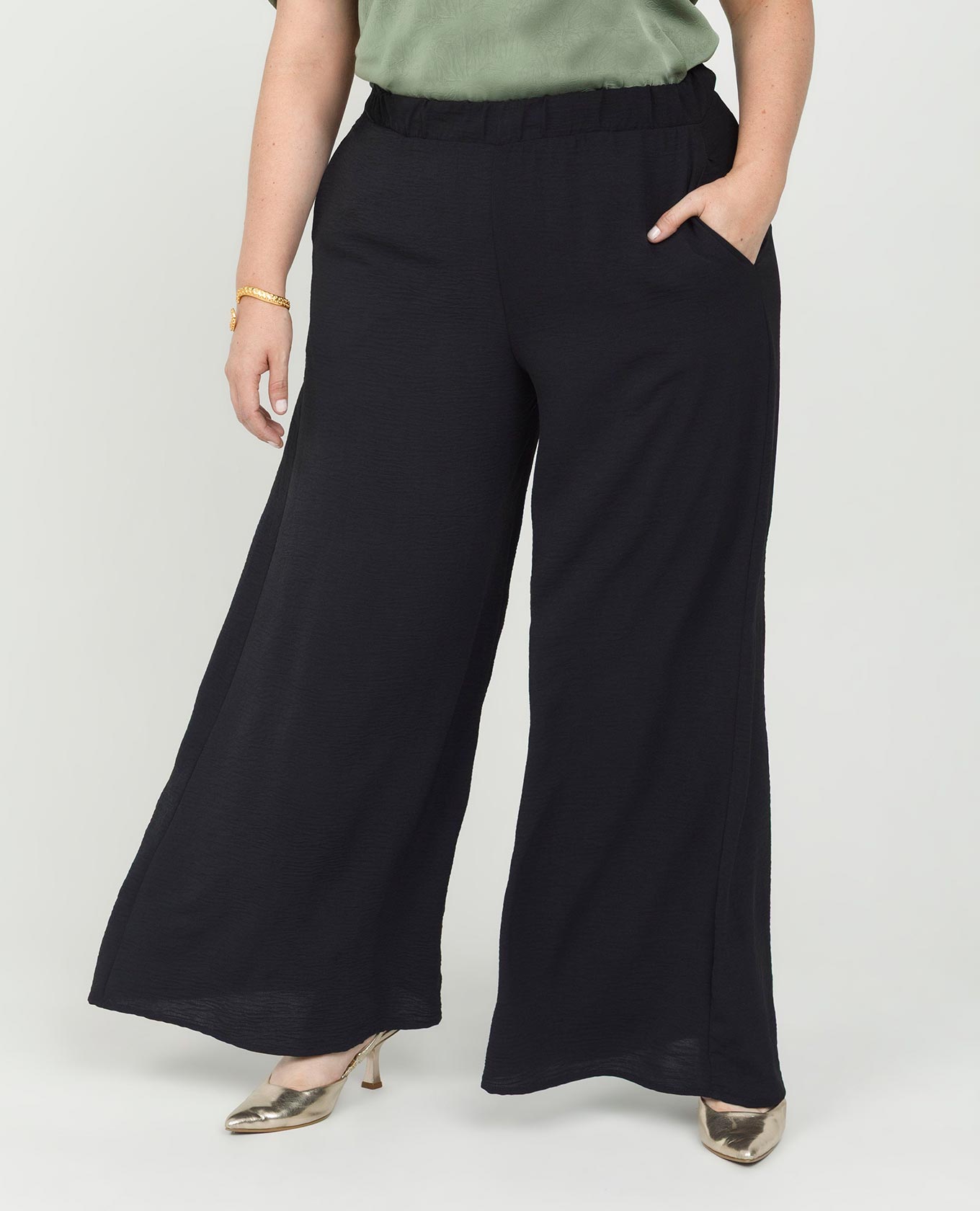 PANTALÓN NEGRO TALLAS GRANDES SILUETA WIDE LEG ELÁSTICO EN CINTURA Adrissa | Ropa para mujer Pantalones