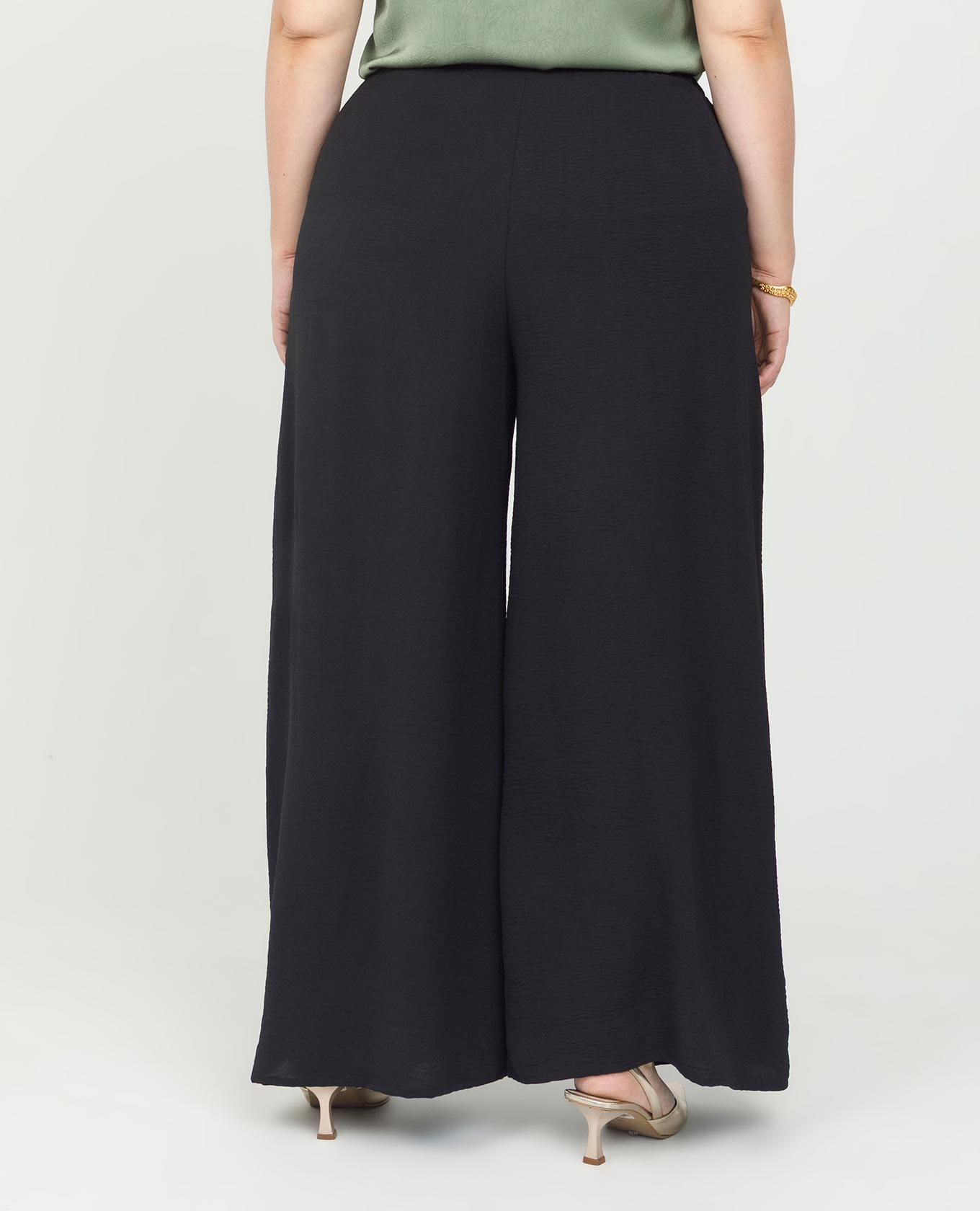 PANTALÓN NEGRO TALLAS GRANDES SILUETA WIDE LEG ELÁSTICO EN CINTURA Adrissa | Ropa para mujer Pantalones