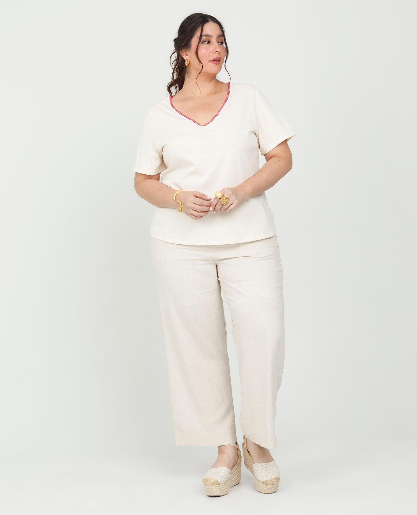 CAMISETA ESCOTE V TALLAS GRANDES CON PUNTADA ARTESANAL EN ALGODON MANGA CORTA Adrissa | Ropa para mujer Blusas