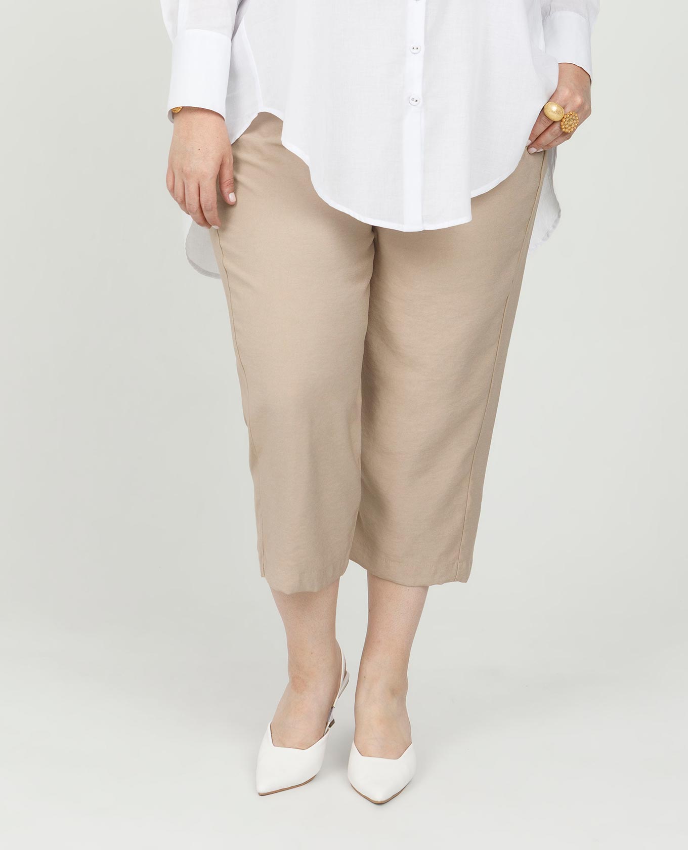 PANTALÓN CAPRI TALLAS GRANDES CON ELÁSTICO EN PRETINA TRASERA BOLSILLOS Adrissa | Ropa para mujer Pantalones