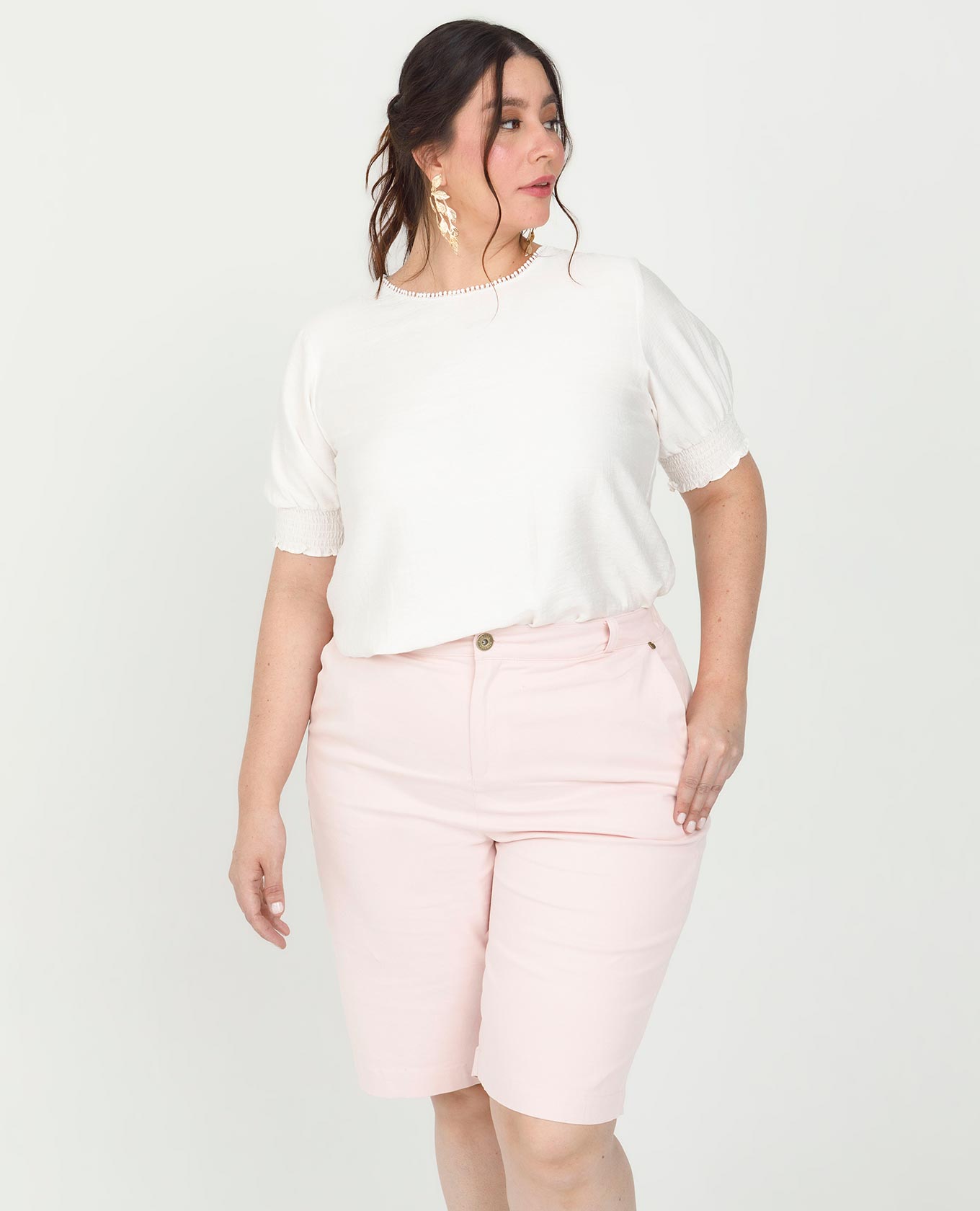 BERMUDA TALLAS GRANDES CON ELÁSTICO EN CINTURA TRASERA Y BOLSILLOS DIAGONALES Adrissa | Ropa para mujer Pantalones