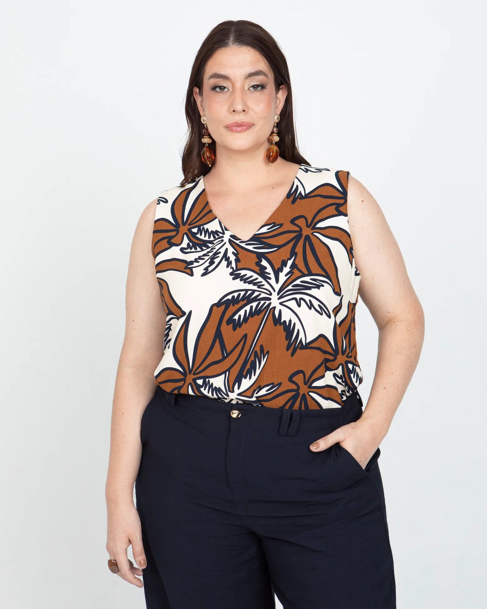 CAMISA MANGA SISA TALLAS GRANDES ESCOTE V ESTAMPADA 16 CARAMELO Adrissa | Ropa para mujer Blusas