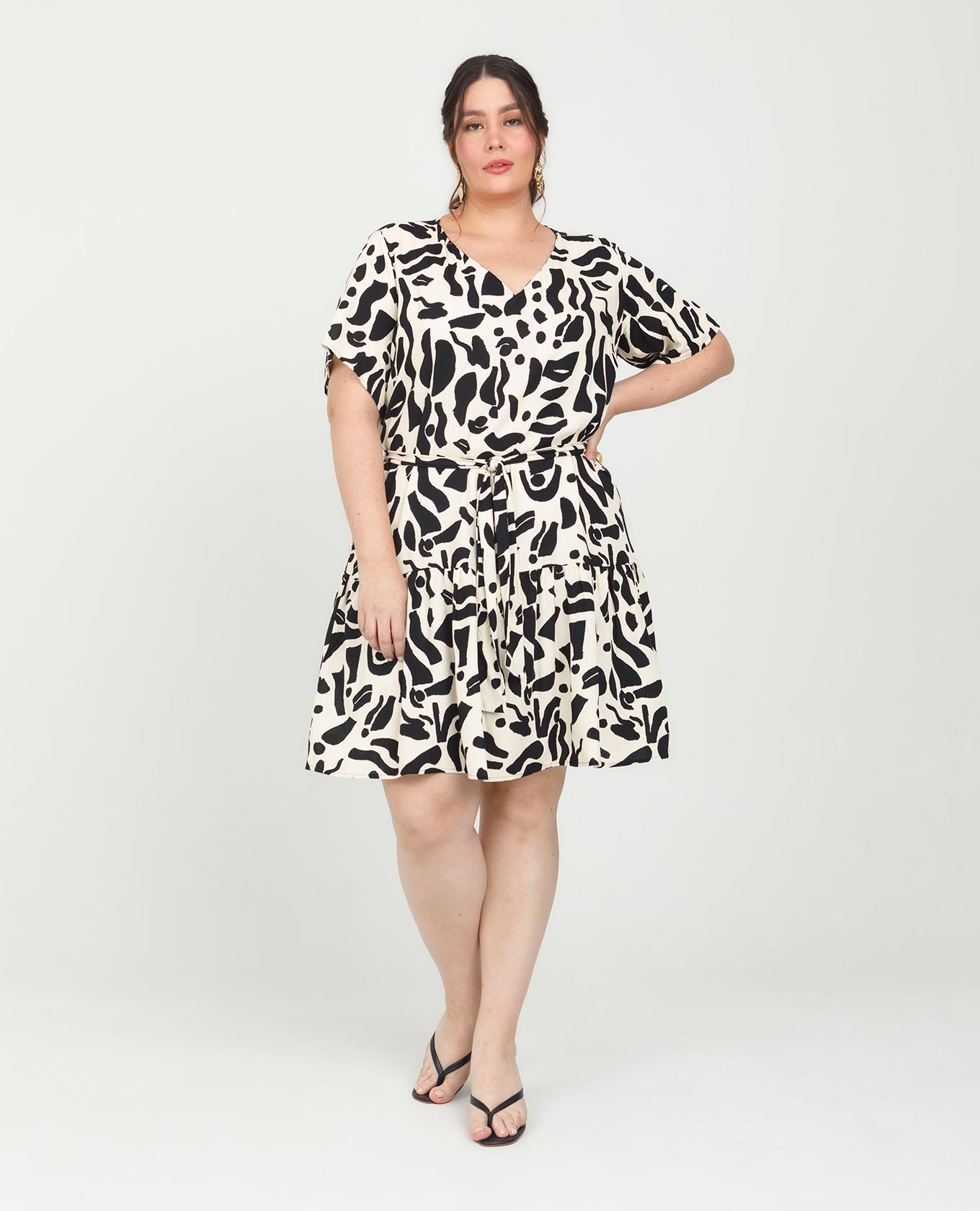 VESTIDO CORTO TALLAS GRANDES ESTAMPADO BICOLOR ESCOTE V CON CINTURÓN Adrissa | Ropa para mujer Vestidos