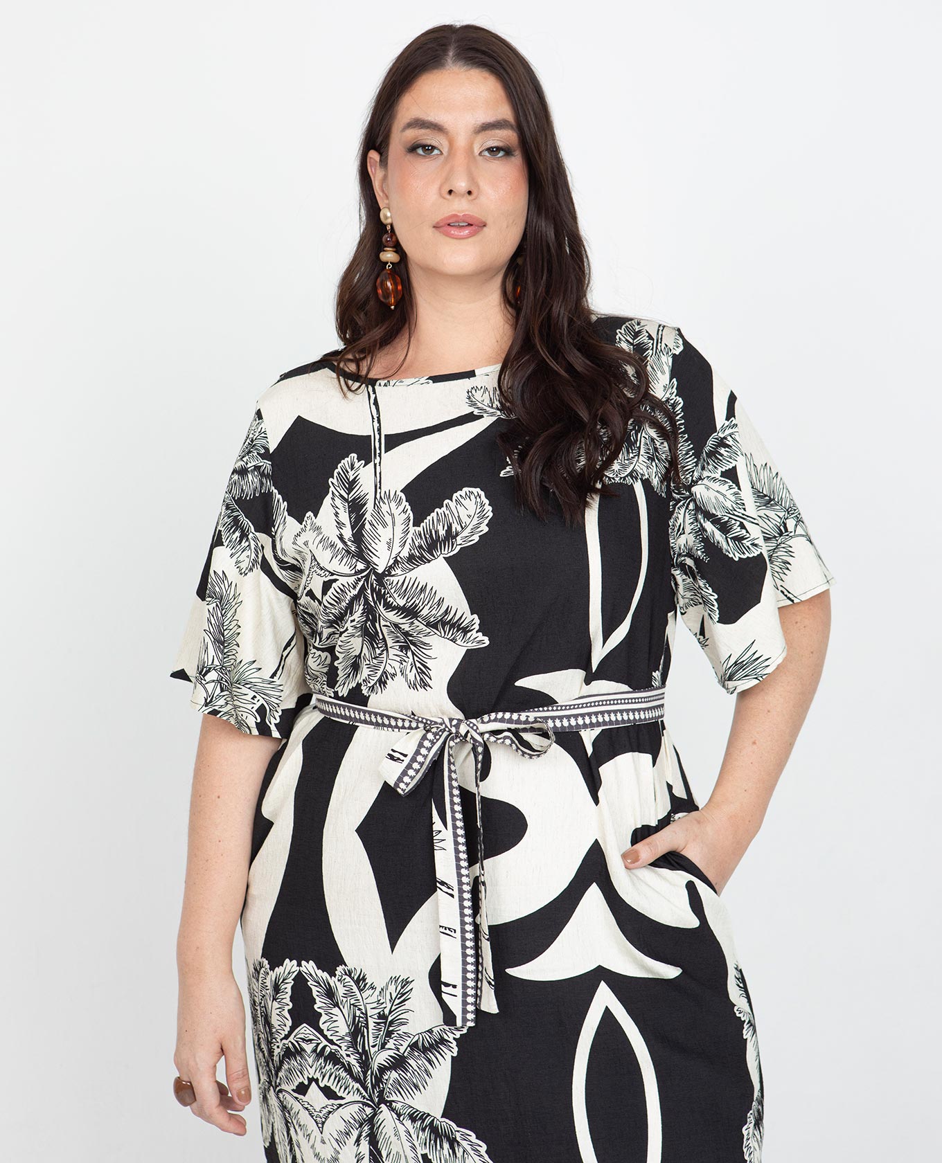 VESTIDO MIDI TALLAS GRANDES ESTAMPADO BICOLOR SILUETA TALEGO CON CINTURÓN