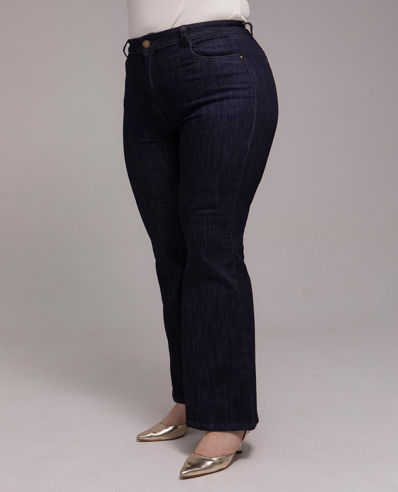 JEAN FLARE TALLAS GRANDES TONO OSCURO CON BOLSILLOS RIBETES Adrissa | Ropa para mujer