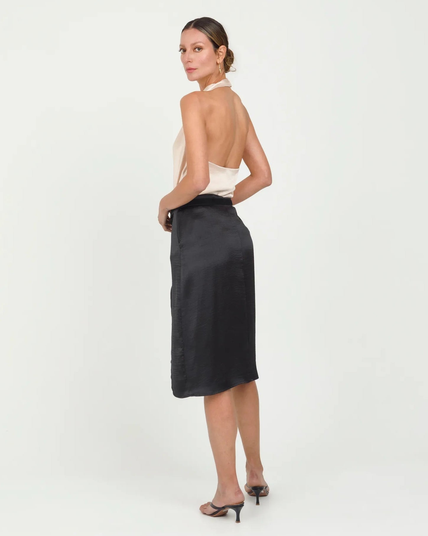FALDA SATINADA PARA MUJER CORTA CON ABERTURA EN LATERAL Adrissa | Ropa para mujer Faldas