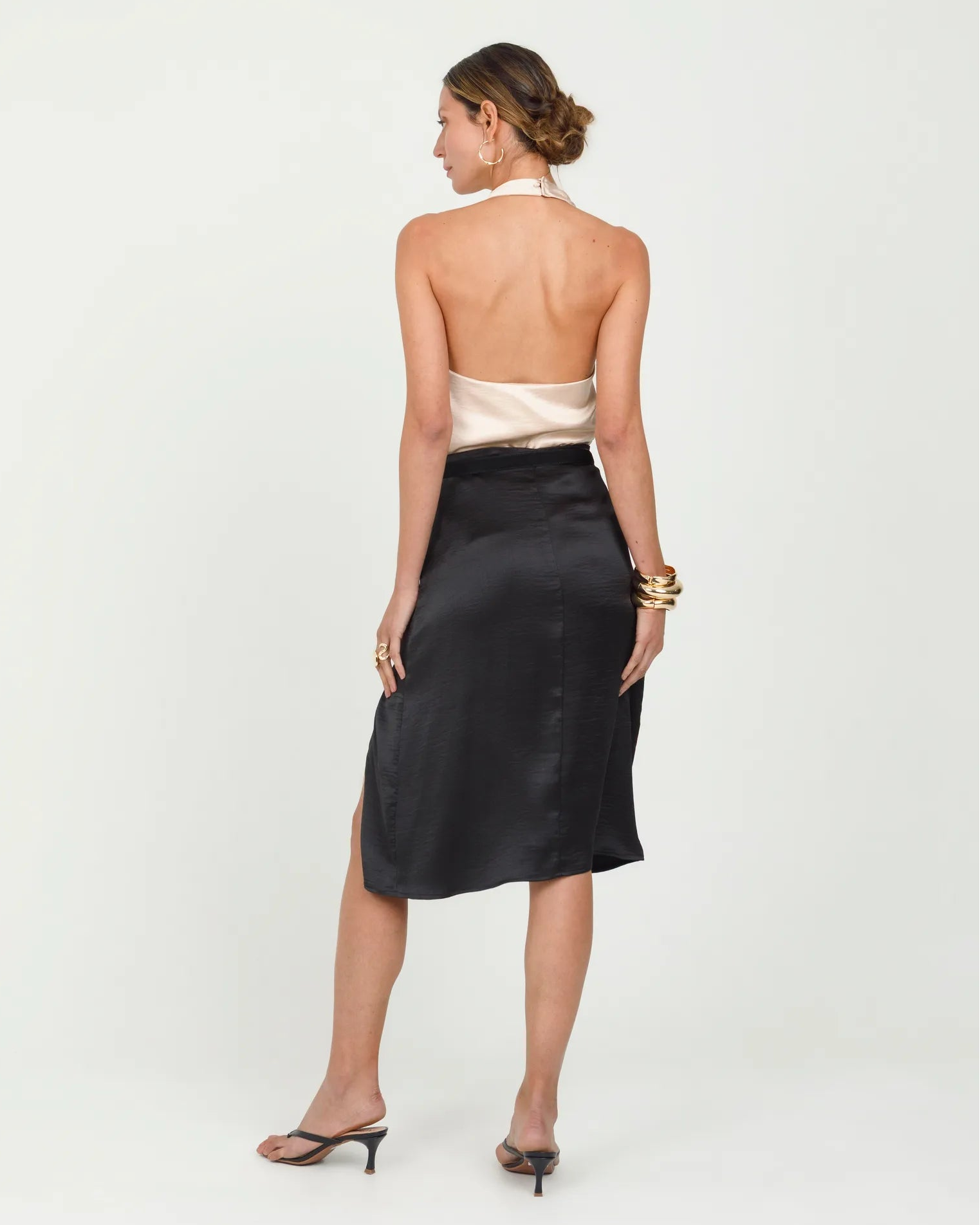 FALDA SATINADA PARA MUJER CORTA CON ABERTURA EN LATERAL 8 NEGRO Adrissa | Ropa para mujer Faldas