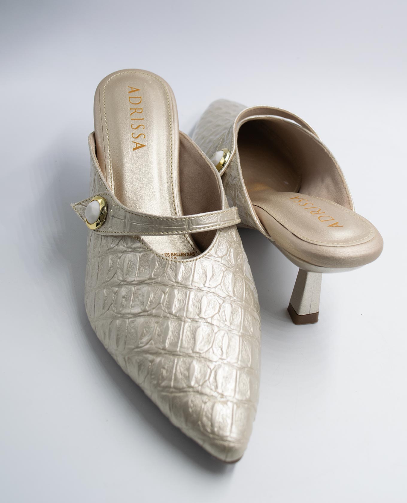 ZAPATO PARA MUJER CON TACON BAJO Y TEXTURA CROCO Adrissa | Ropa para mujer Zapatos
