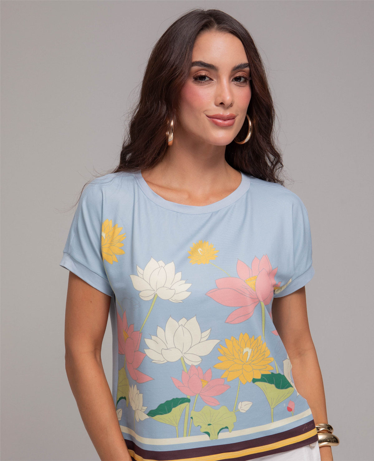 CAMISETA MANGA CORTA PARA MUJER ESTAMPADO EXCLUSIVO EN FRENTE MANGA RODADA