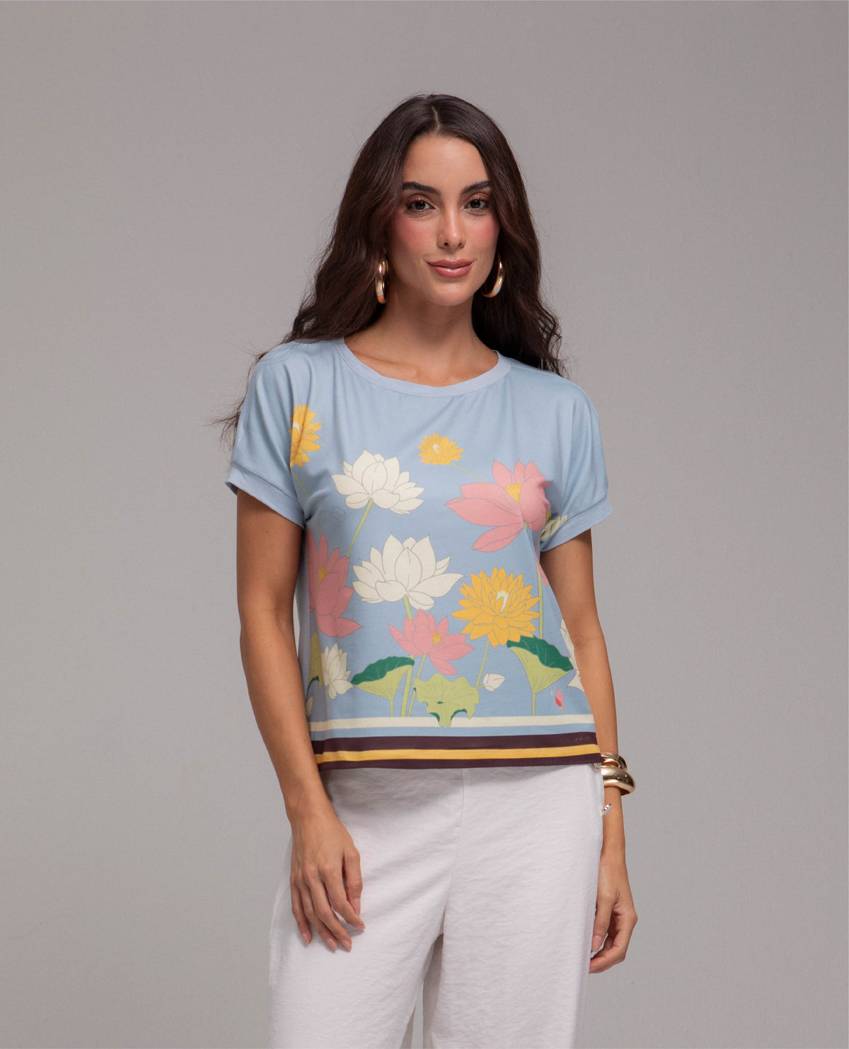 CAMISETA MANGA CORTA PARA MUJER ESTAMPADO EXCLUSIVO EN FRENTE MANGA RODADA