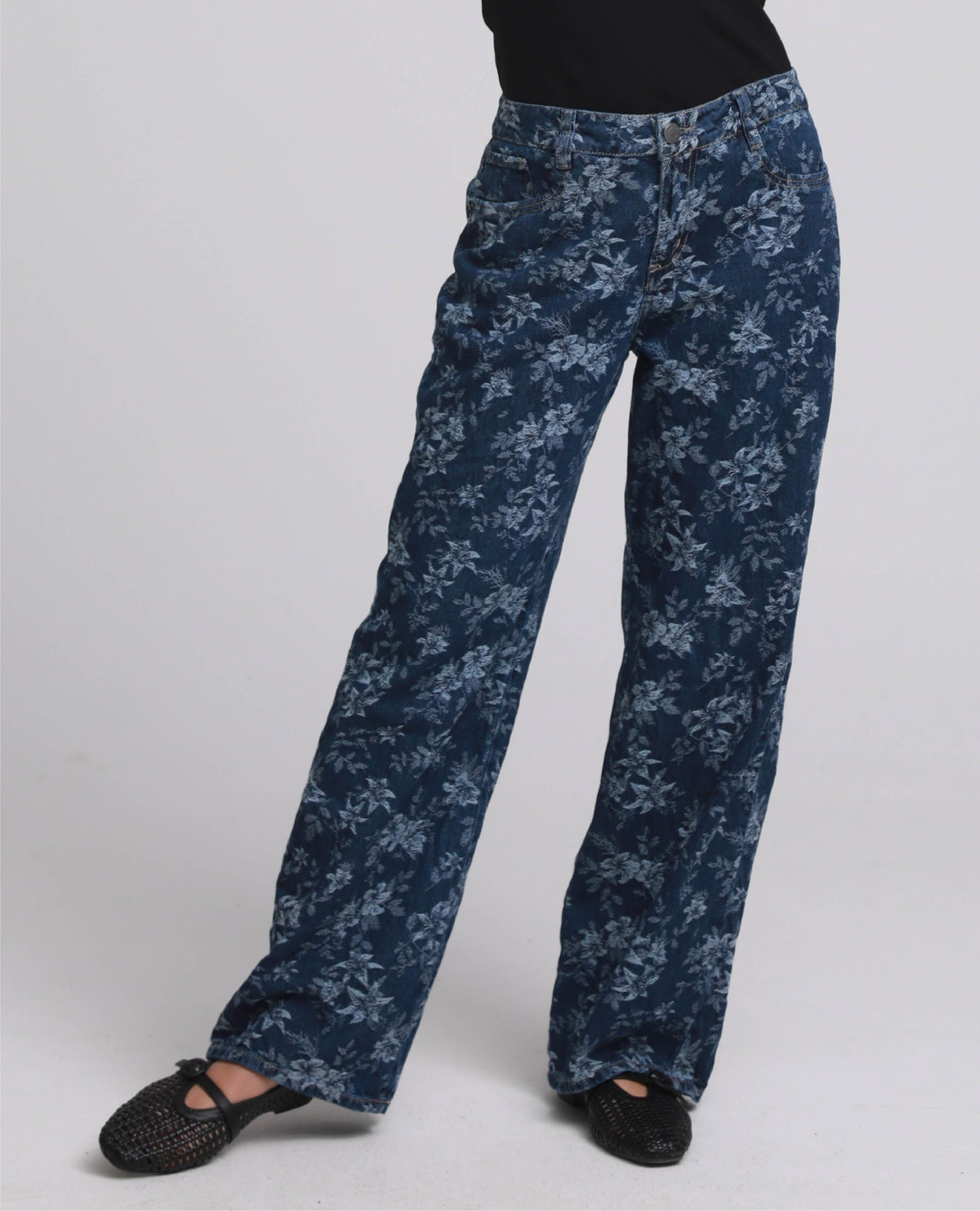 JEAN REGULAR PARA MUJER EN JACQUARD FLORAL CINCO BOLSILLOS Adrissa | Ropa para mujer Jeans