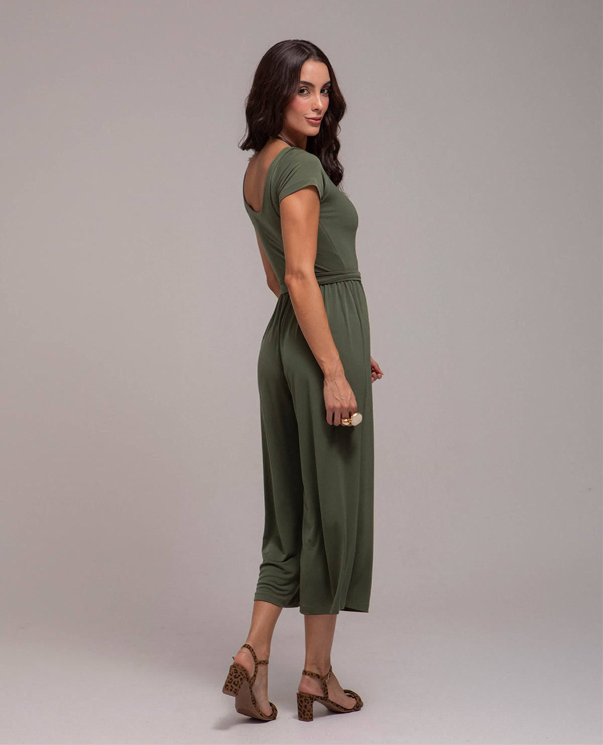 ENTERIZO EN TEJIDO DE PUNTO PARA MUJER CON PANTALON CORTO ESCOTE MANGA CORTA Adrissa | Ropa para mujer Pantalones