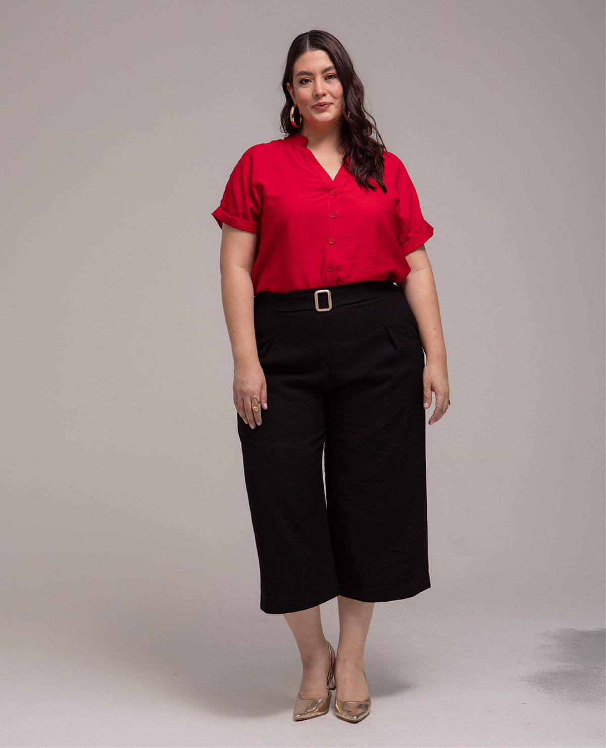 PANTALON CULOTTE TALLAS GRANDES NEGRO CON PRENSES Y HEBILLA EN CONTRASTE Adrissa | Ropa para mujer Pantalones