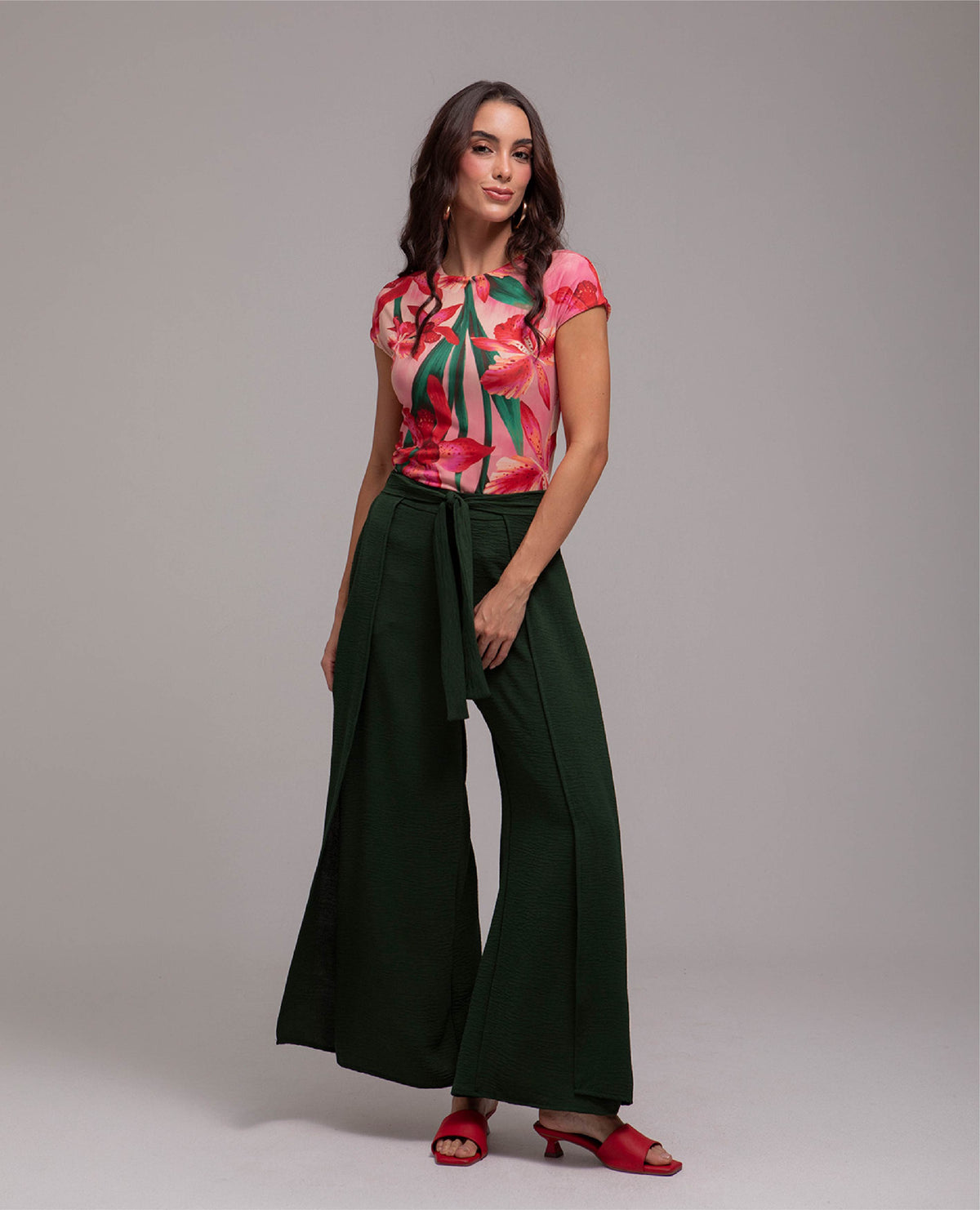 CAMISETA MANGA RODADA PARA MUJER ENTALEGADA ESCOTE REDONDOESTAMPADA ORQUIDEAS Adrissa | Ropa para mujer Camisetas